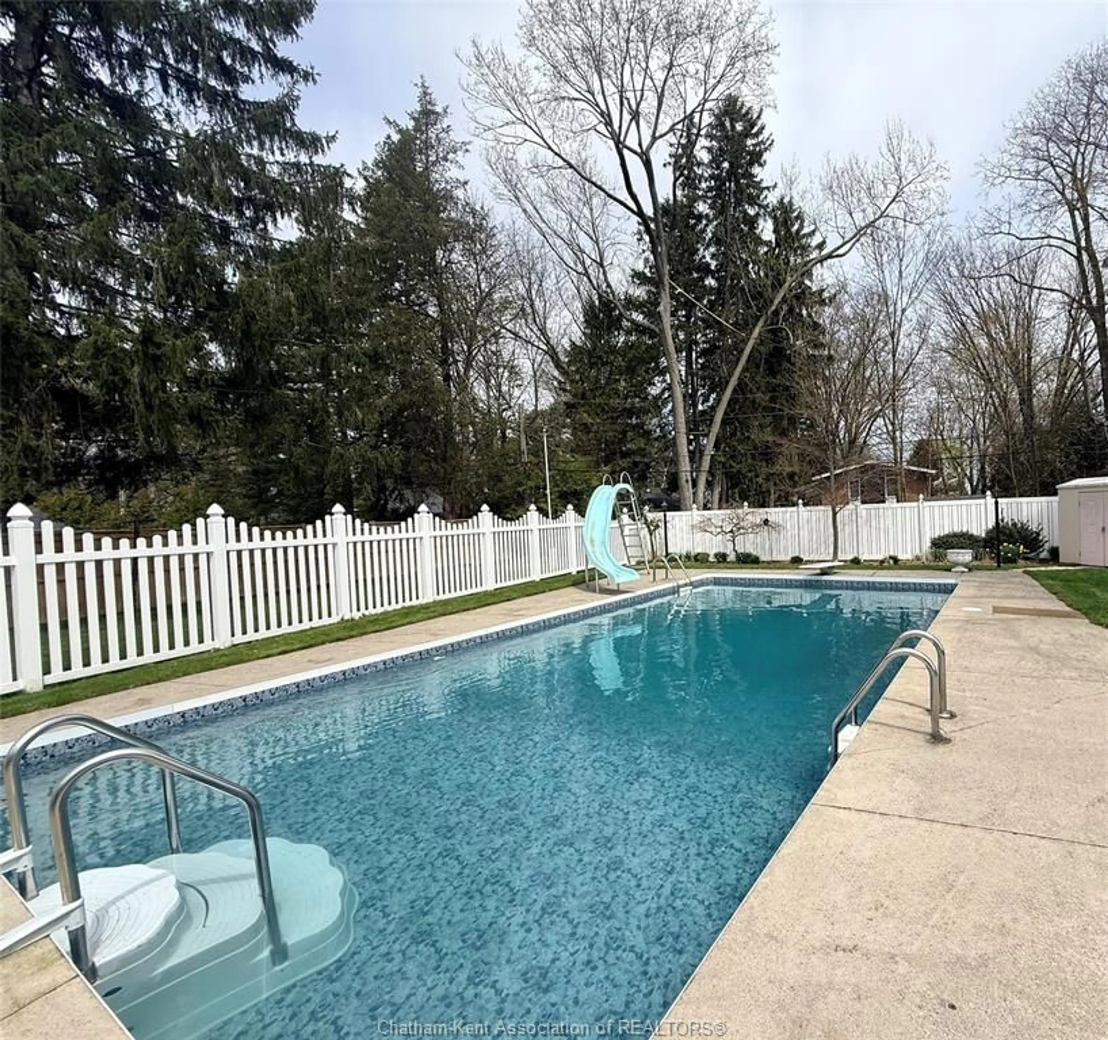 Pool for 927 Charing Cross Rd, Chatham Ontario N7M 5H7