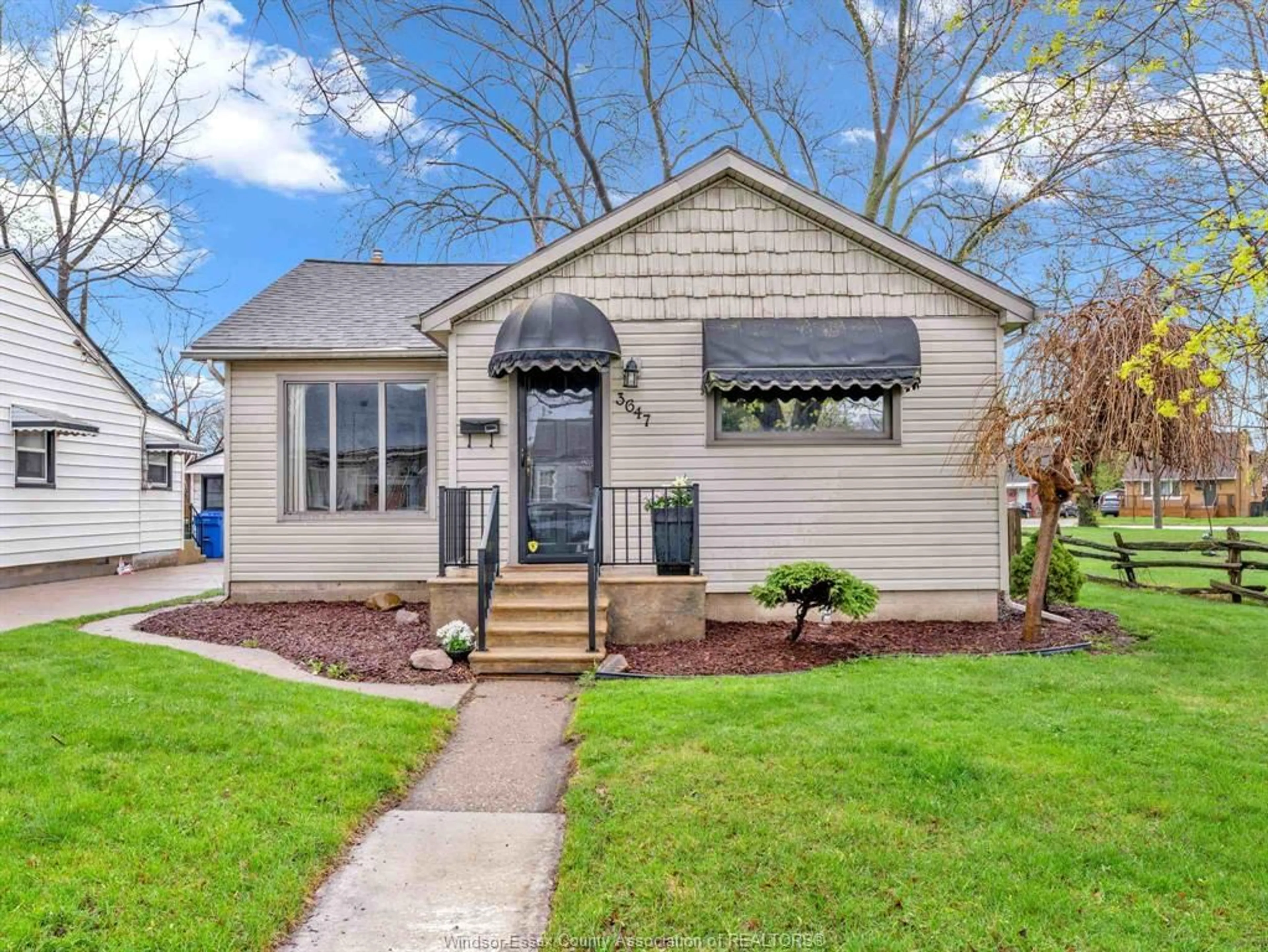 Home with vinyl exterior material, street for 3647 Matchett, Windsor Ontario N9C 2A1