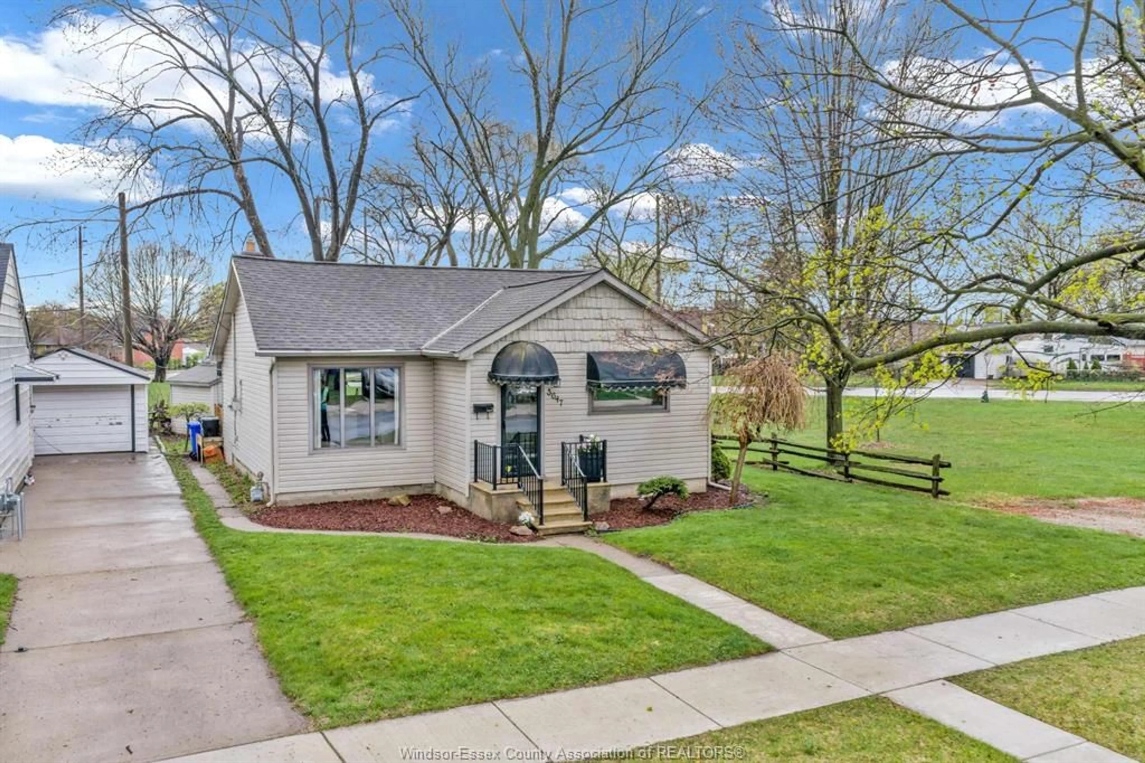 Unknown for 3647 Matchett, Windsor Ontario N9C 2A1