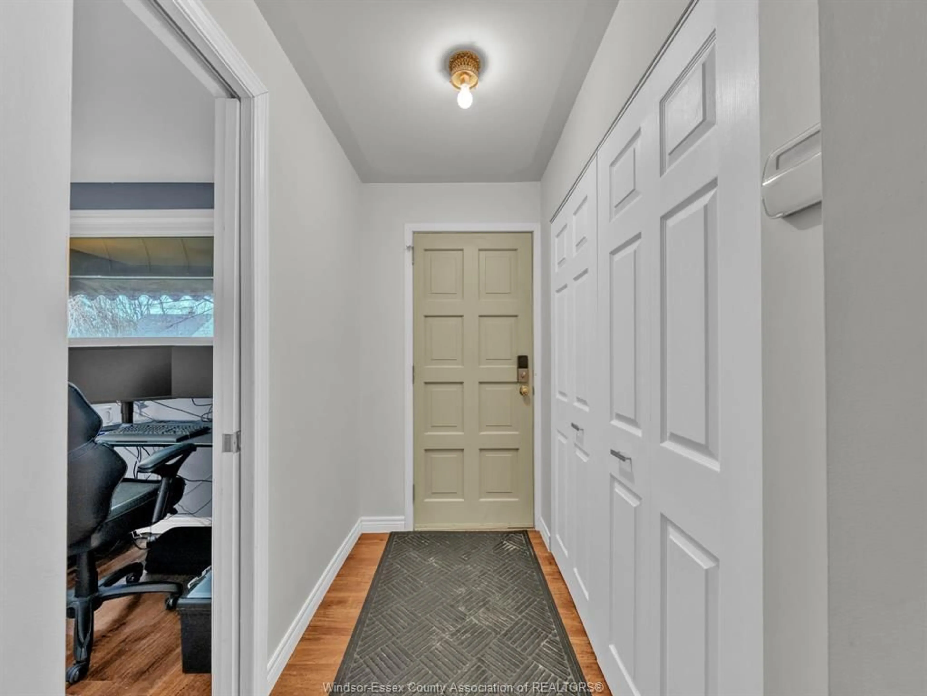 Indoor entryway for 3647 Matchett, Windsor Ontario N9C 2A1