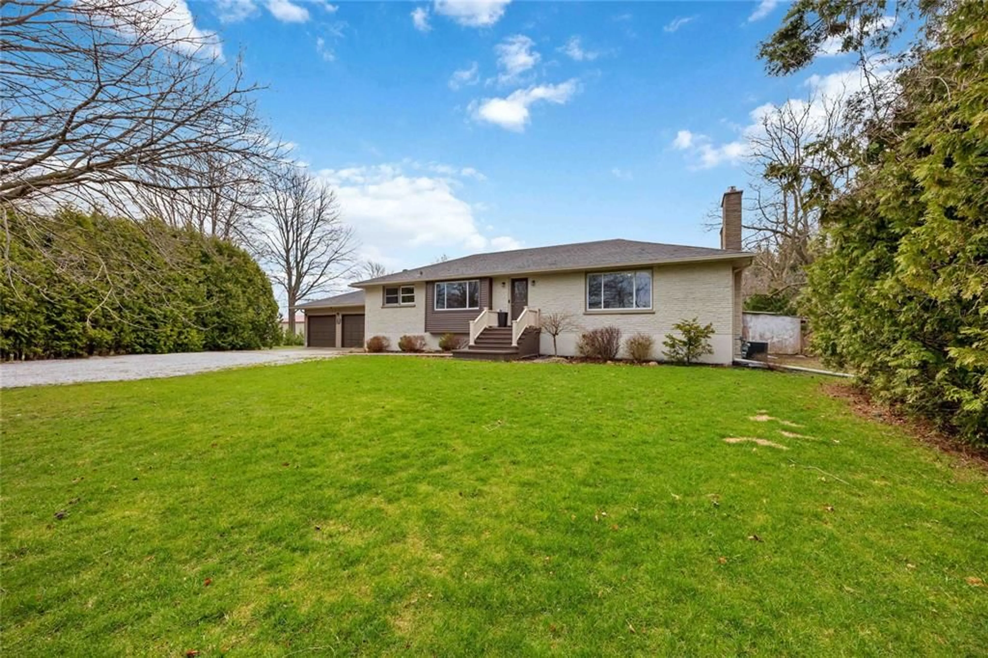 A pic from outside/outdoor area/front of a property/back of a property/a pic from drone, street for 2133 LONDON Line, Sarnia Ontario N7T 7H2