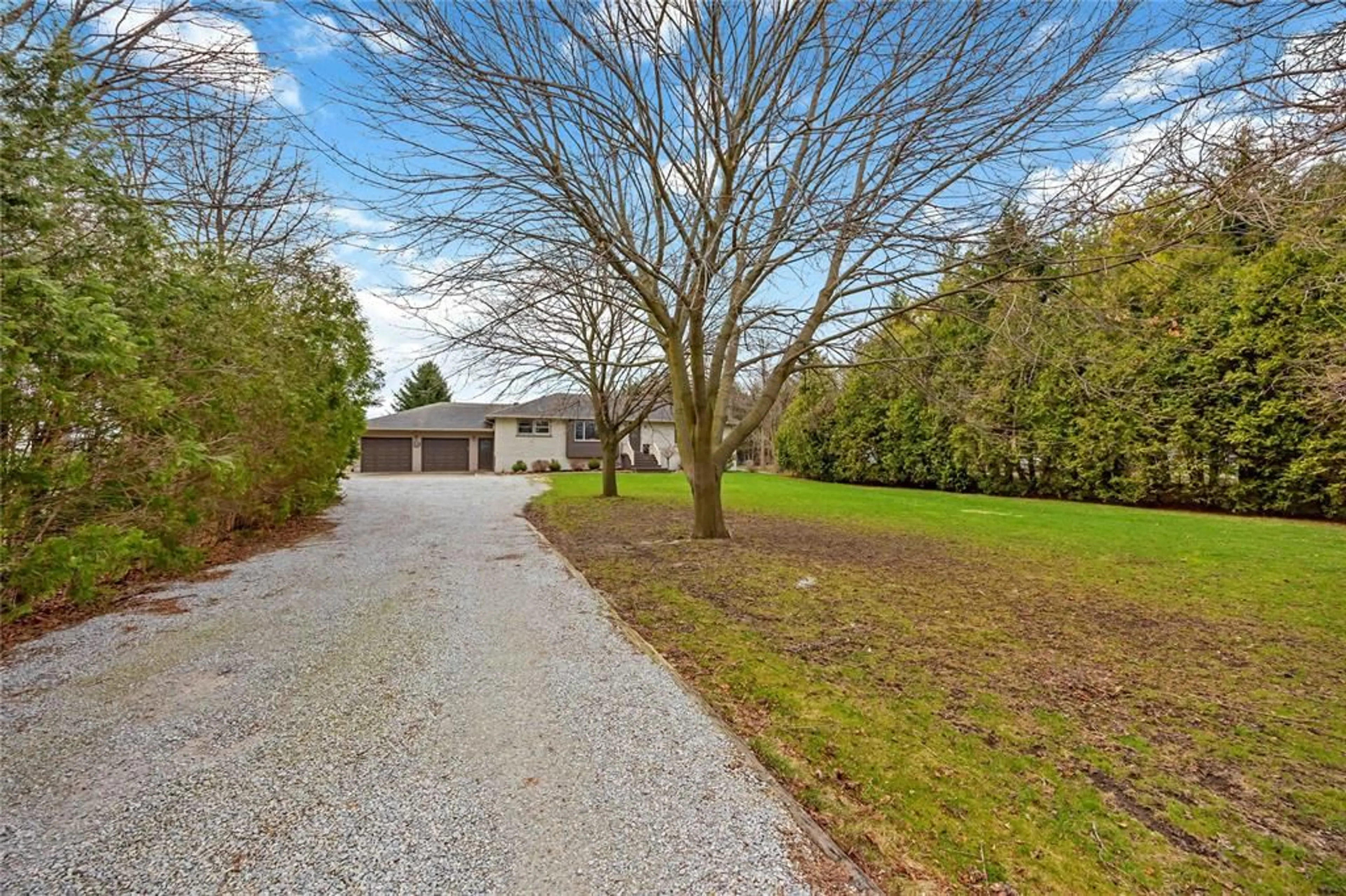 A pic from outside/outdoor area/front of a property/back of a property/a pic from drone, street for 2133 LONDON Line, Sarnia Ontario N7T 7H2