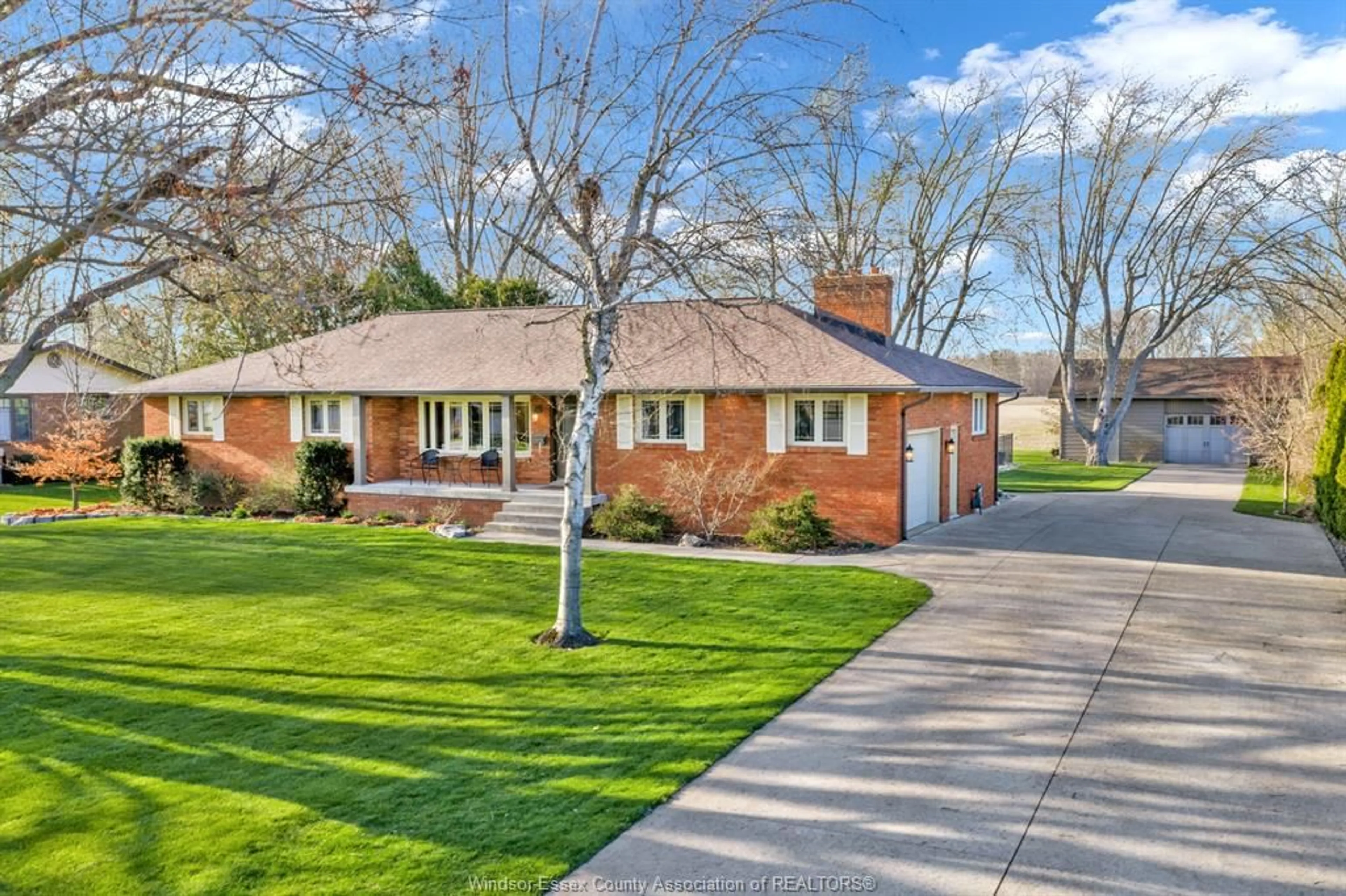 Home with brick exterior material, street for 2740 BOUFFARD, LaSalle Ontario N9H 1W2