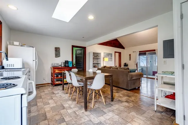 170 NORTH SHORE RD, Pelee Island 4