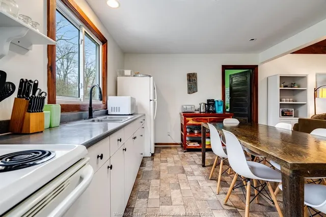 170 NORTH SHORE RD, Pelee Island 5