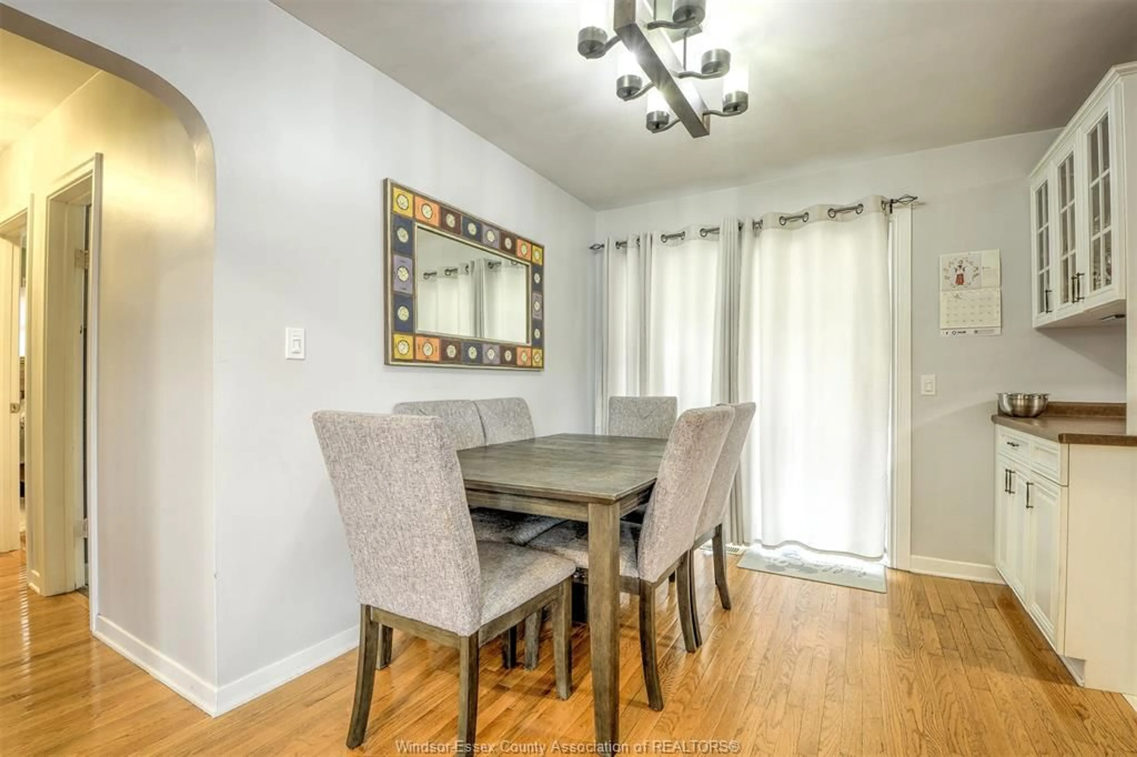 Dining room, wood/laminate floor for 80 OAK, Leamington Ontario N8H 2C6