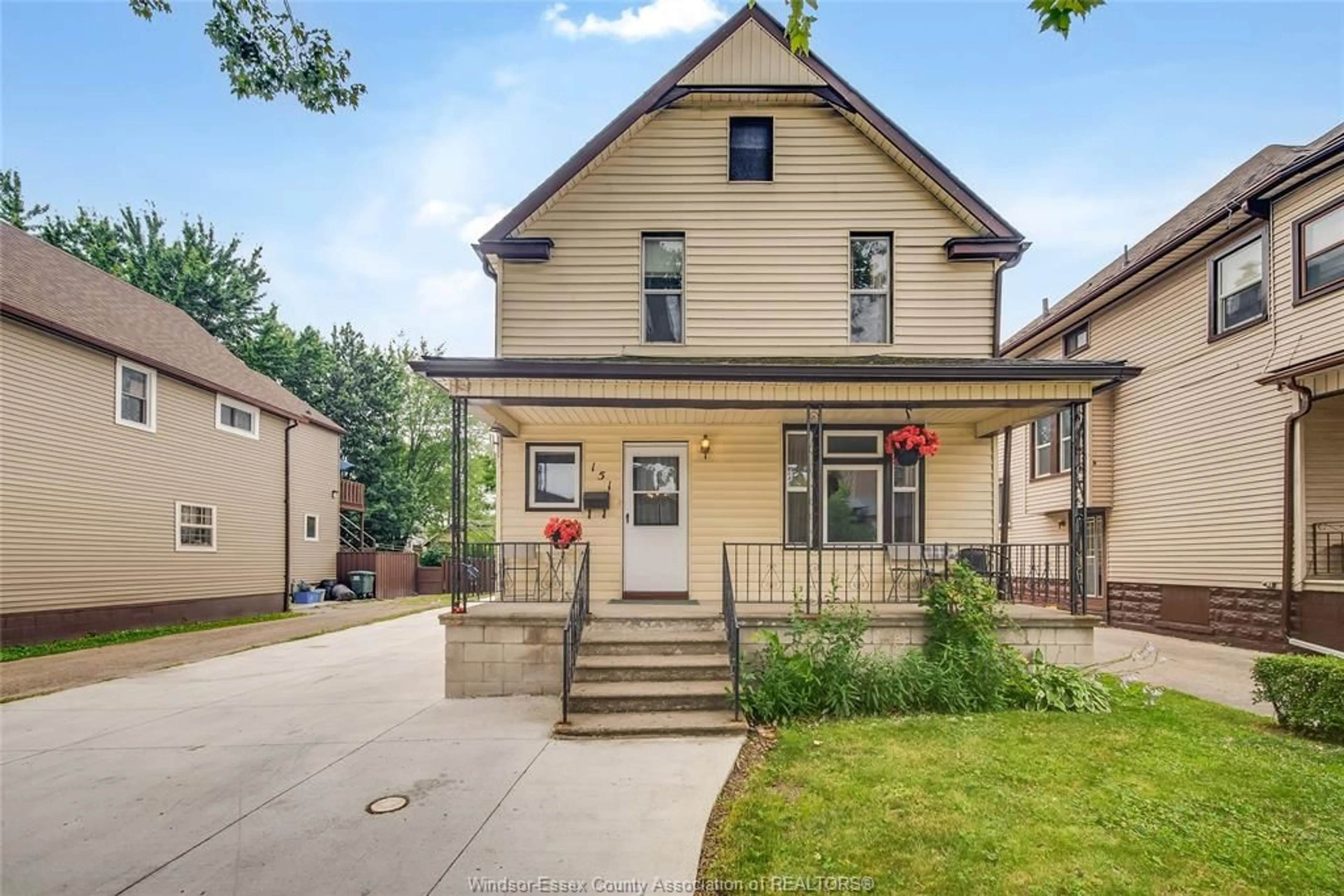 Home with vinyl exterior material, street for 151 CURRY Ave, Windsor Ontario N9B 2B4