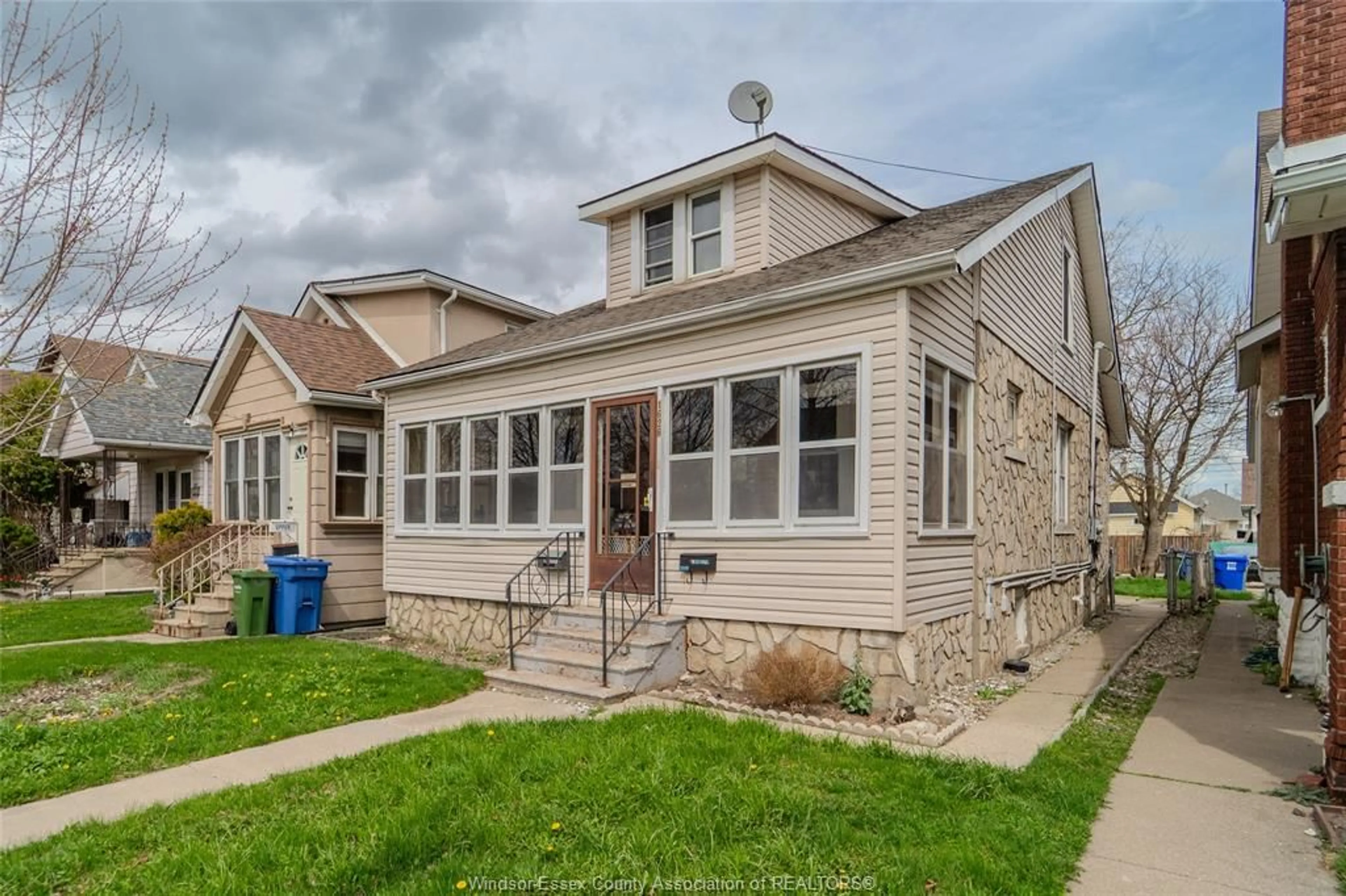 Home with vinyl exterior material, street for 1626 Hall Ave, Windsor Ontario N8X 4S1