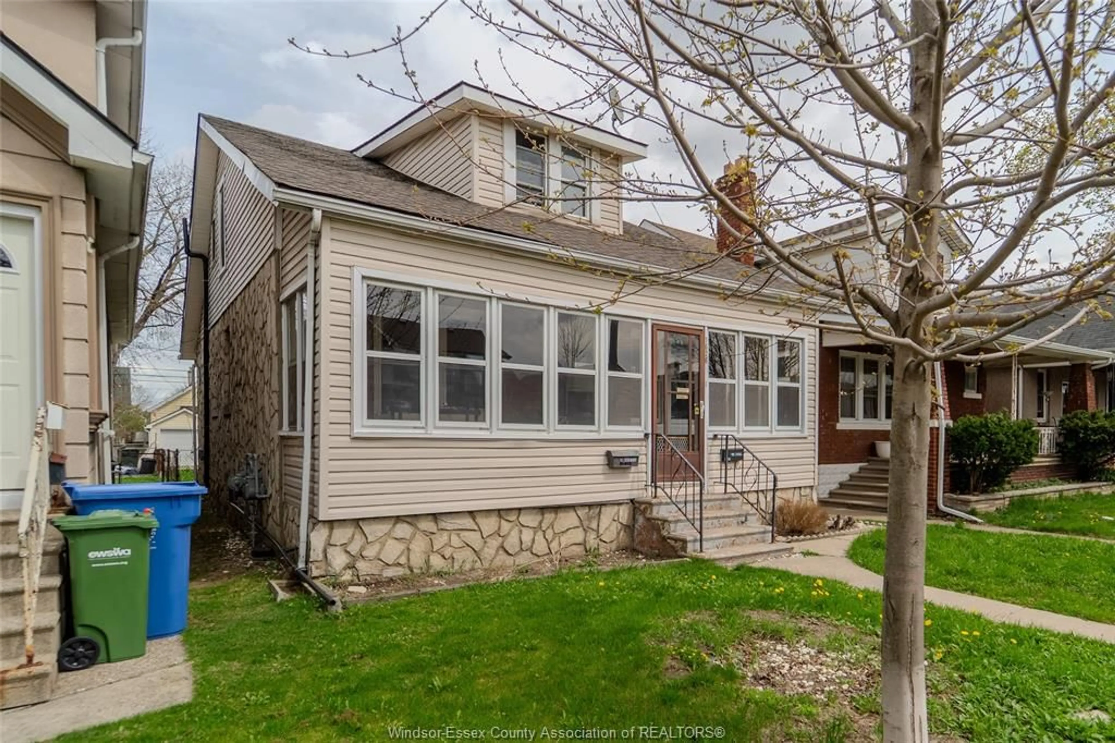 Home with vinyl exterior material, street for 1626 Hall Ave, Windsor Ontario N8X 4S1