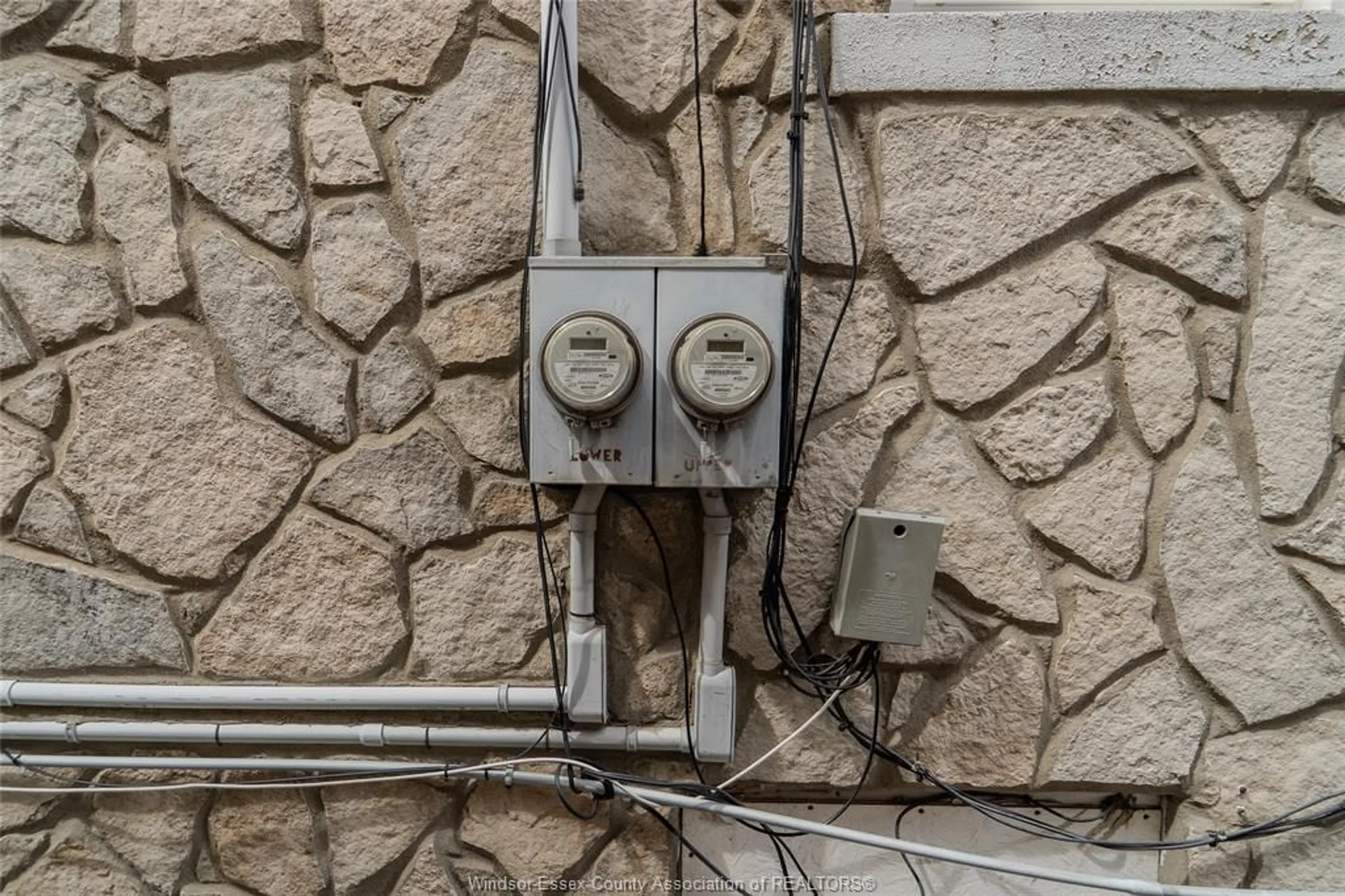 Home theater for 1626 Hall Ave, Windsor Ontario N8X 4S1