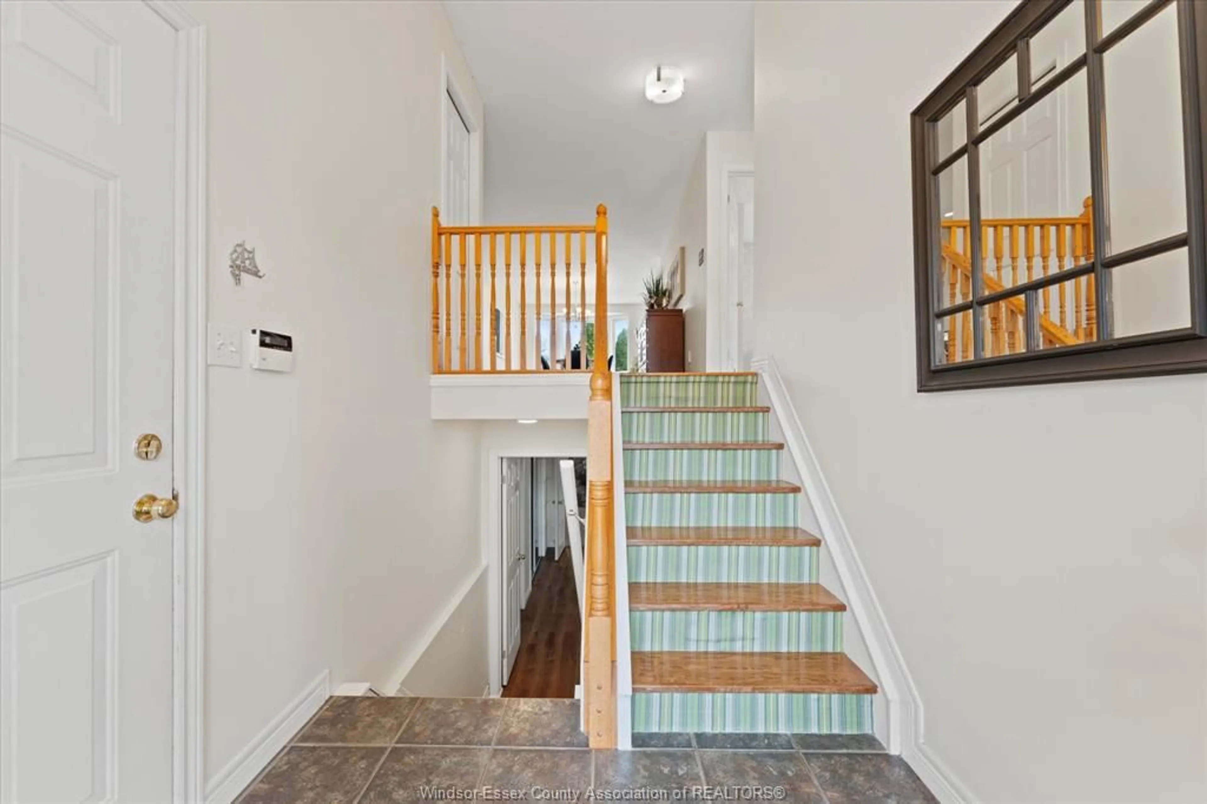 Unknown for 858 Hacienda, Windsor Ontario N9G 2T1