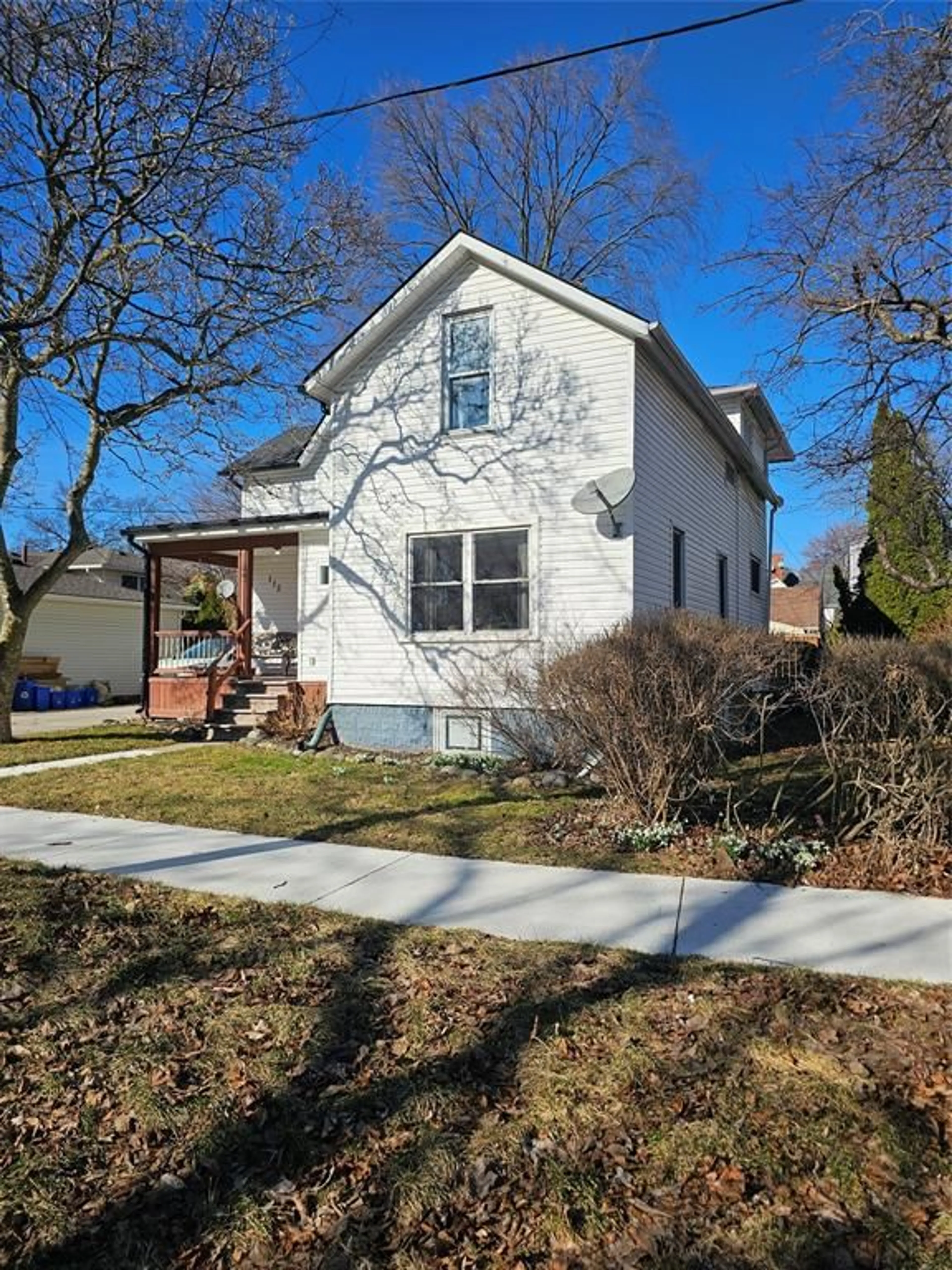 Unknown for 112 ESSEX St, Sarnia Ontario N7T 4R7