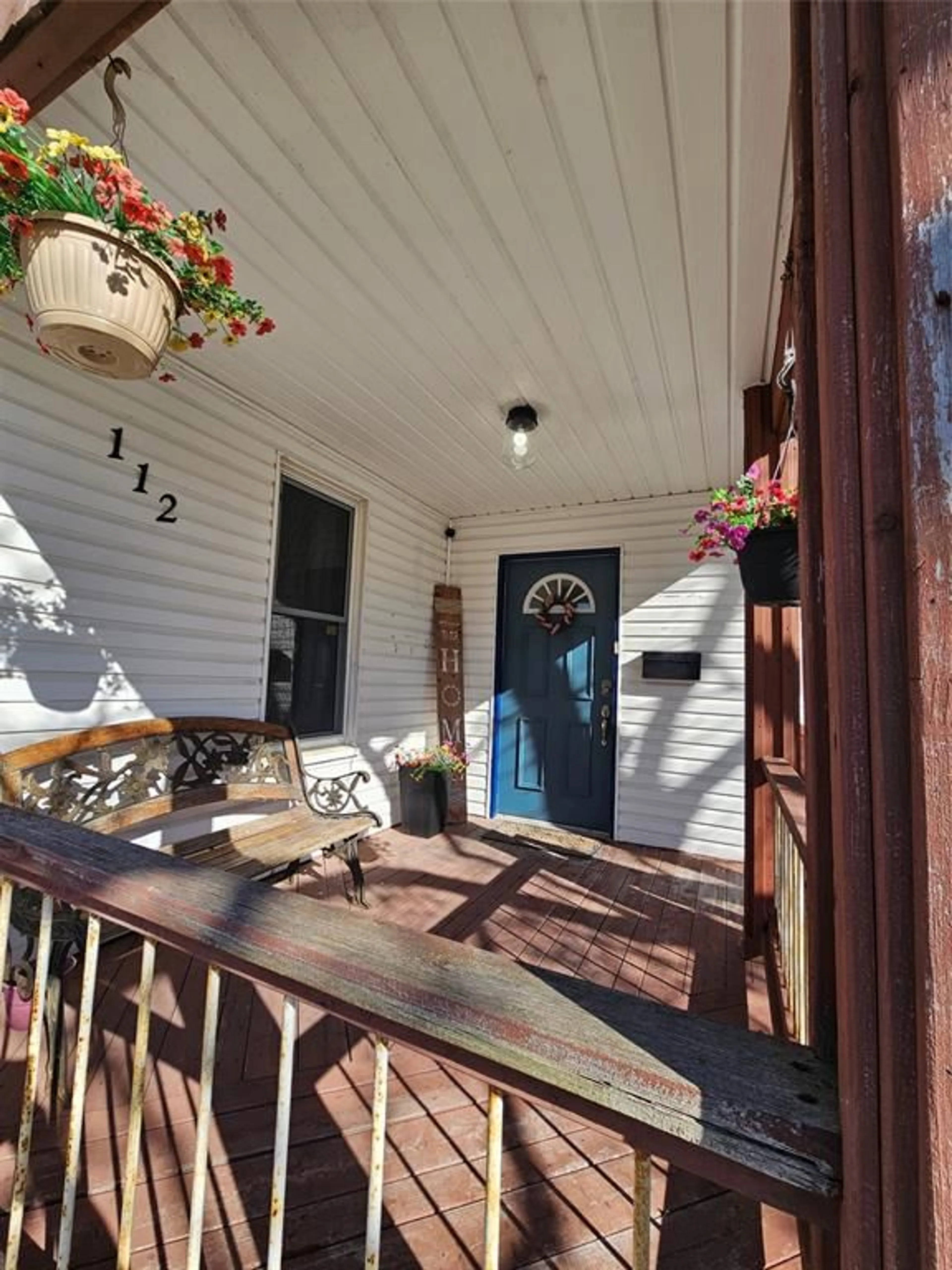 Patio, street for 112 ESSEX St, Sarnia Ontario N7T 4R7