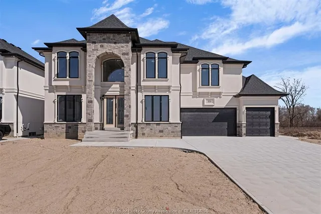322 BENSON, Amherstburg 2