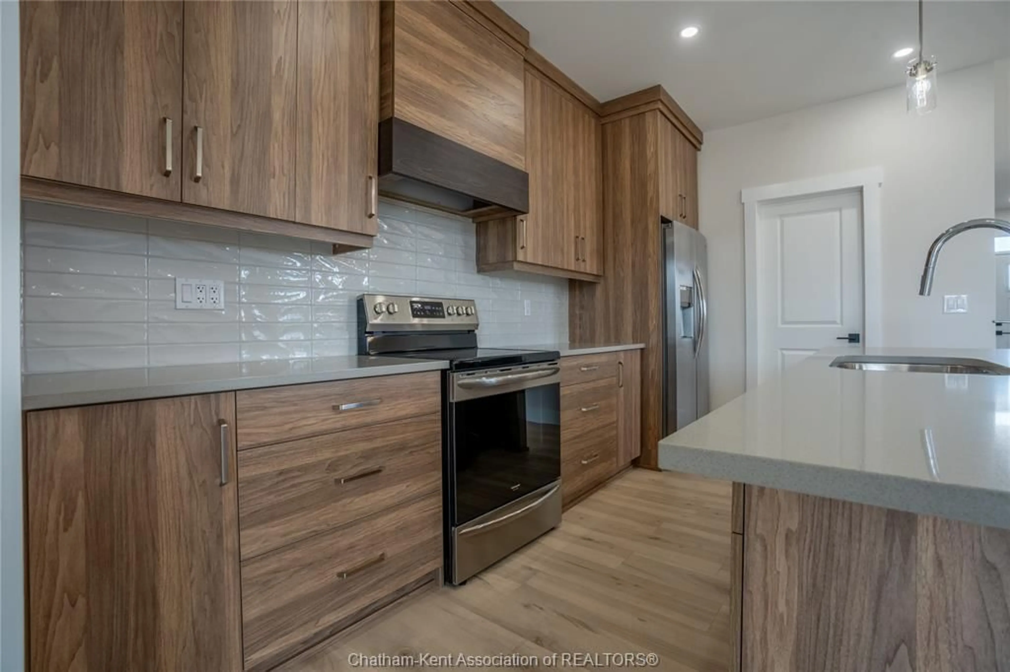 Open concept kitchen, unknown for 25 Duskridge Rd, Chatham Ontario N7L 0G7