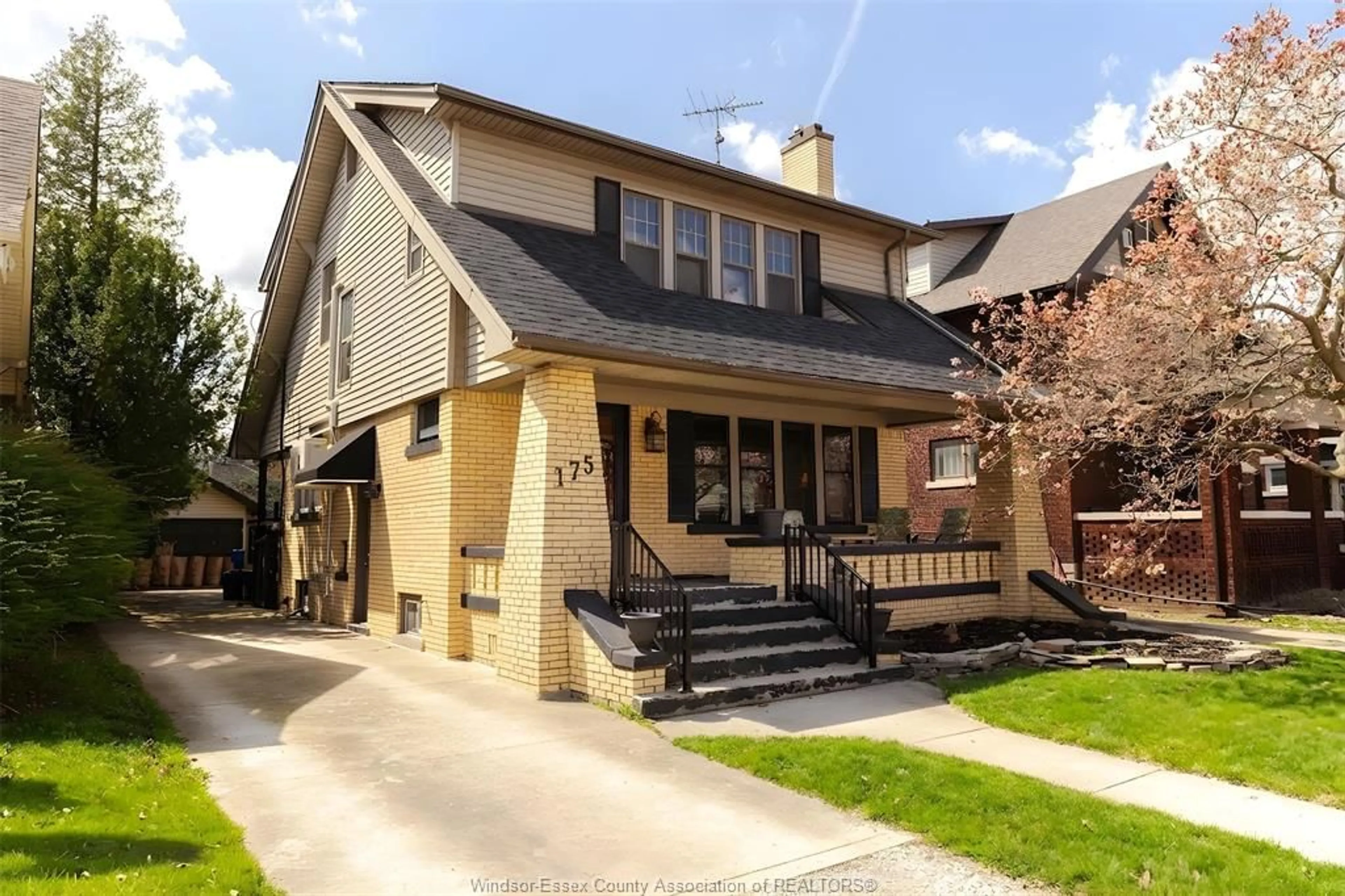 Unknown for 175 McEwan Ave, Windsor Ontario N9B 2E3