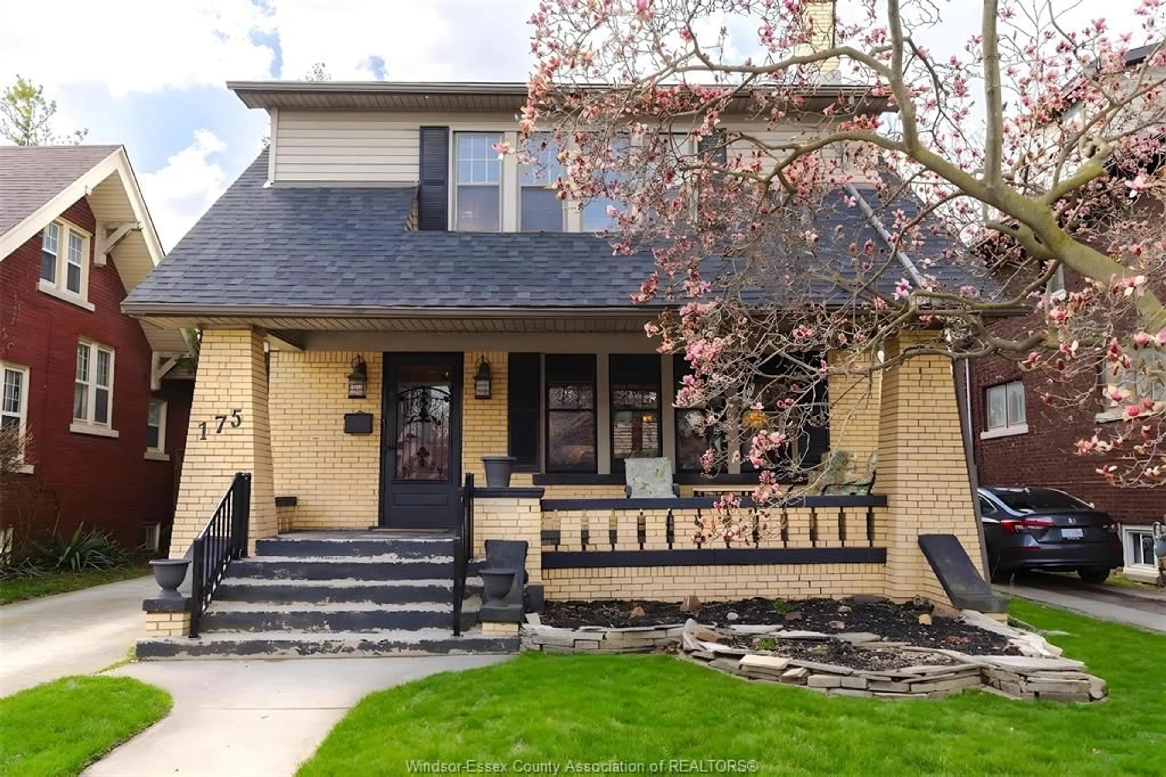 Home with vinyl exterior material, street for 175 McEwan Ave, Windsor Ontario N9B 2E3