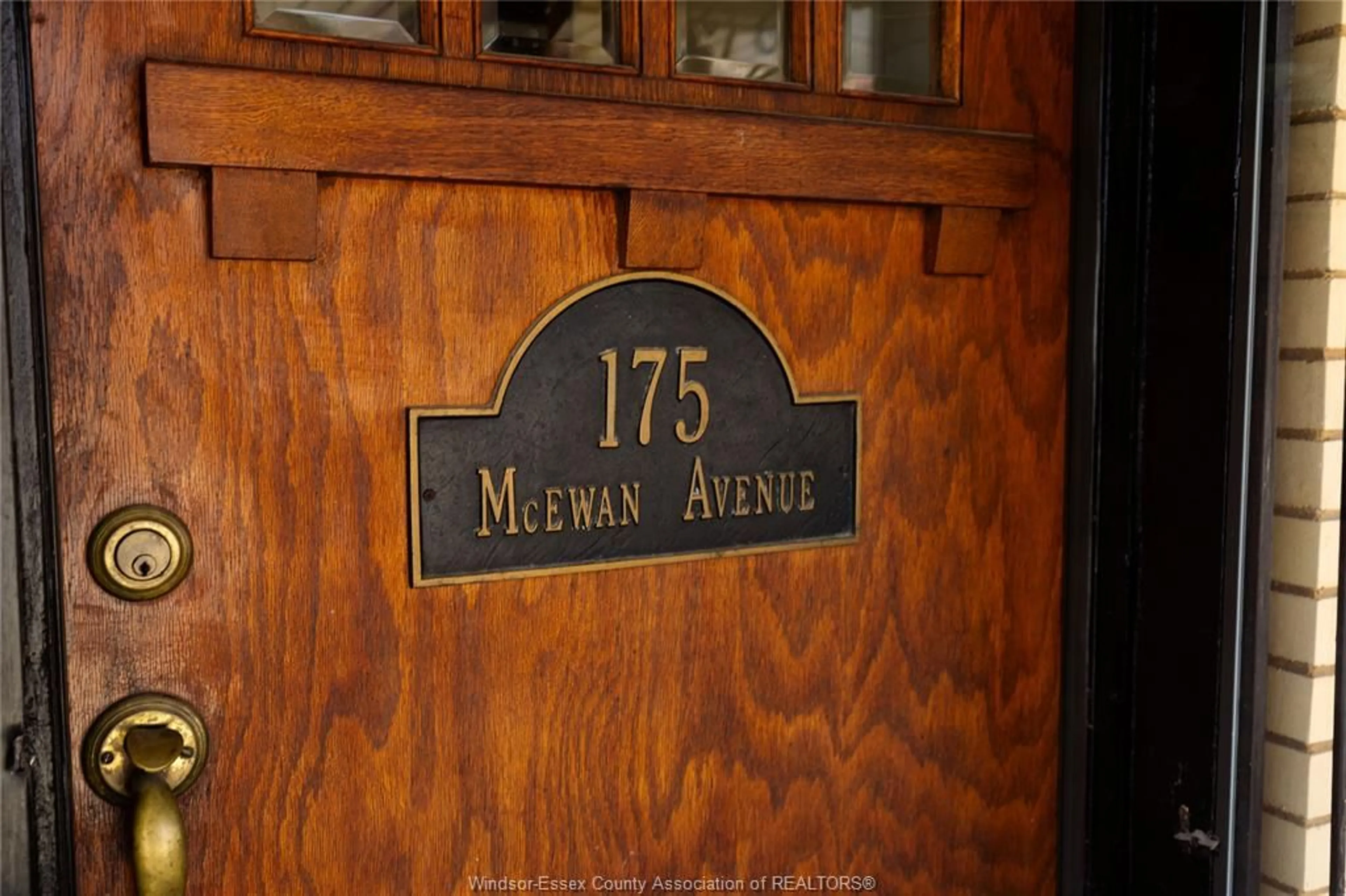 Indoor foyer for 175 McEwan Ave, Windsor Ontario N9B 2E3