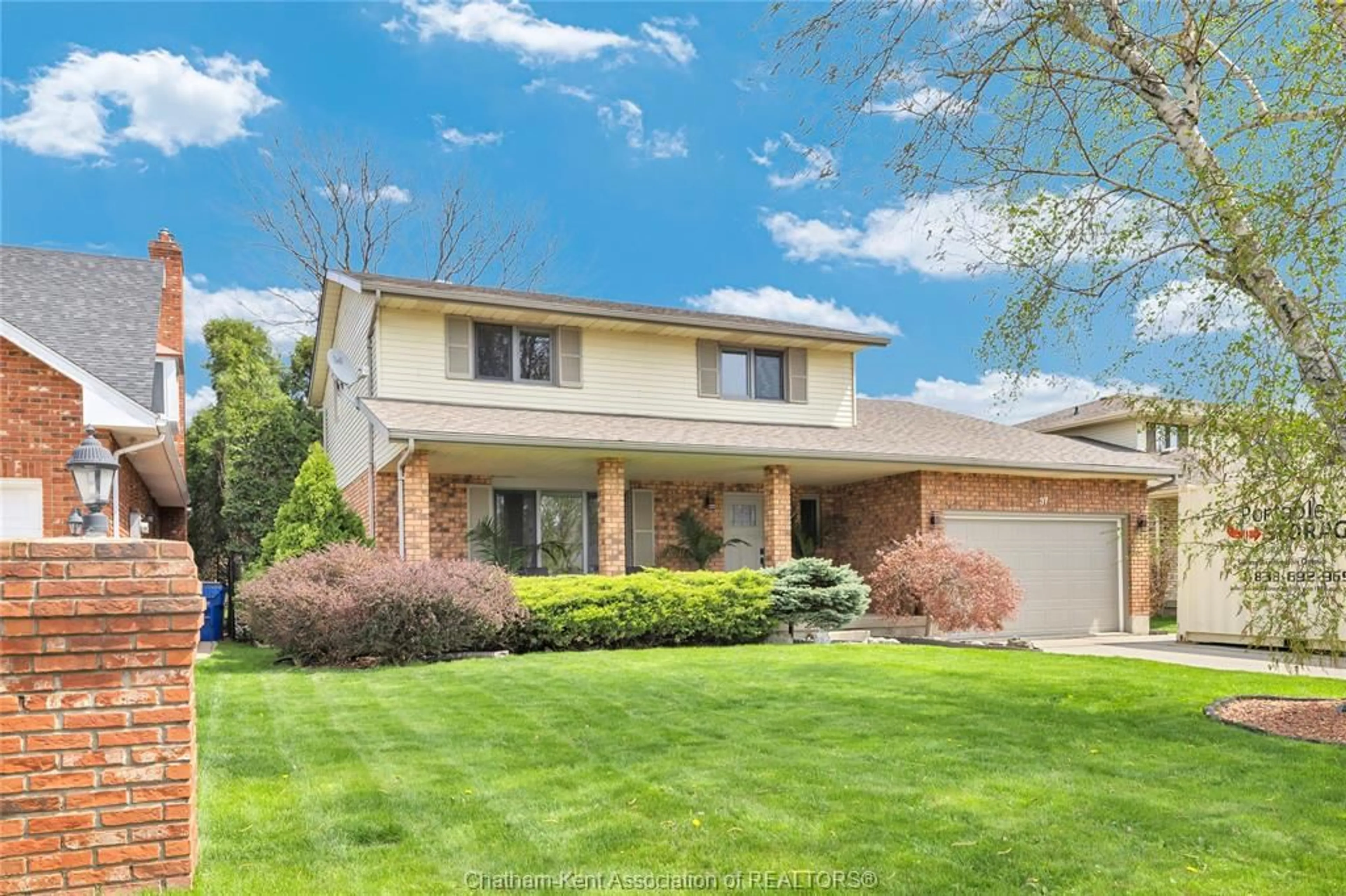 Home with vinyl exterior material, street for 37 ORANGEWOOD Blvd, Chatham Ontario N7L 5G9