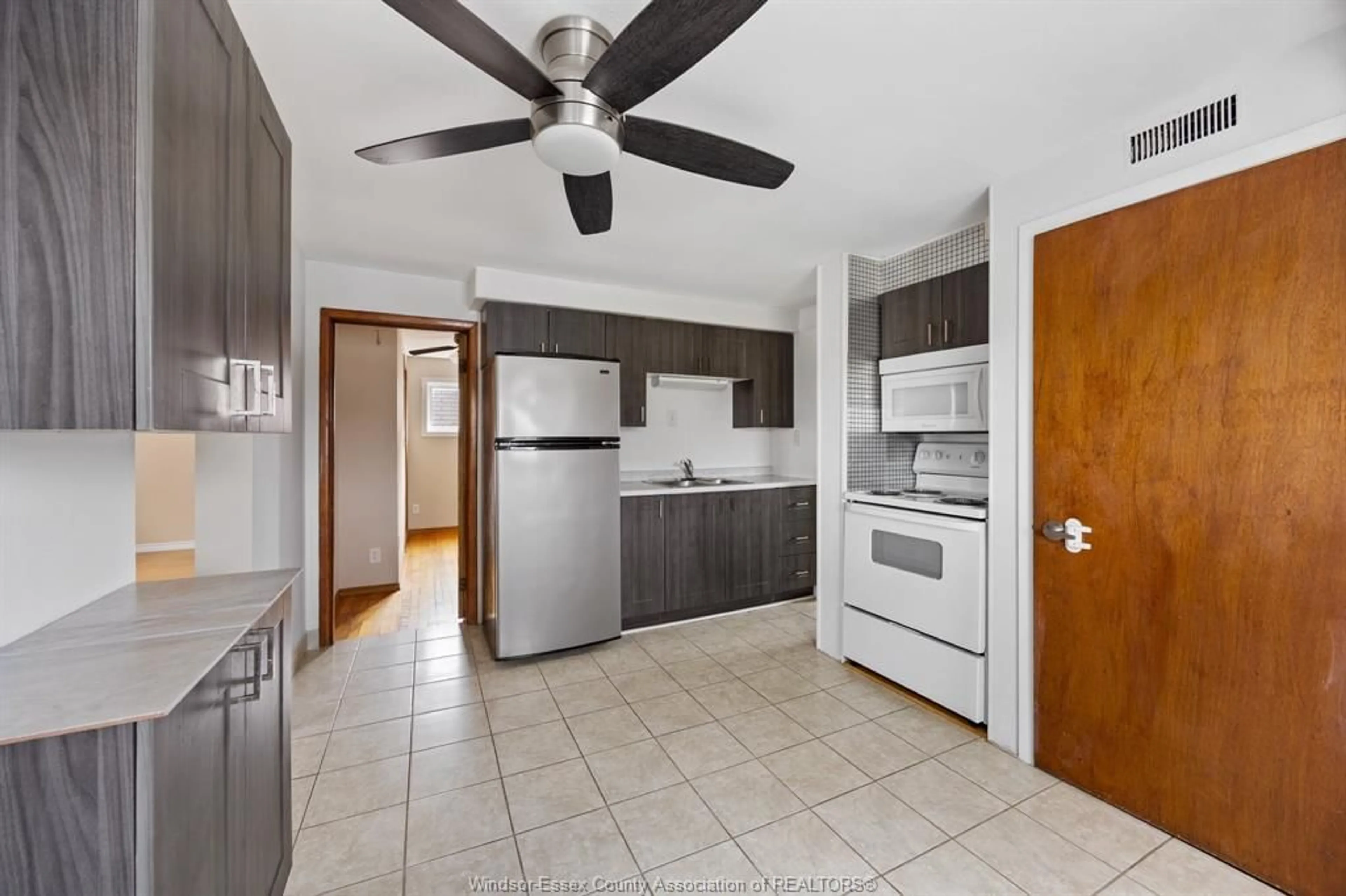 Standard kitchen, ceramic/tile floor for 1361 ALBERT, Windsor Ontario N8Y 3R1