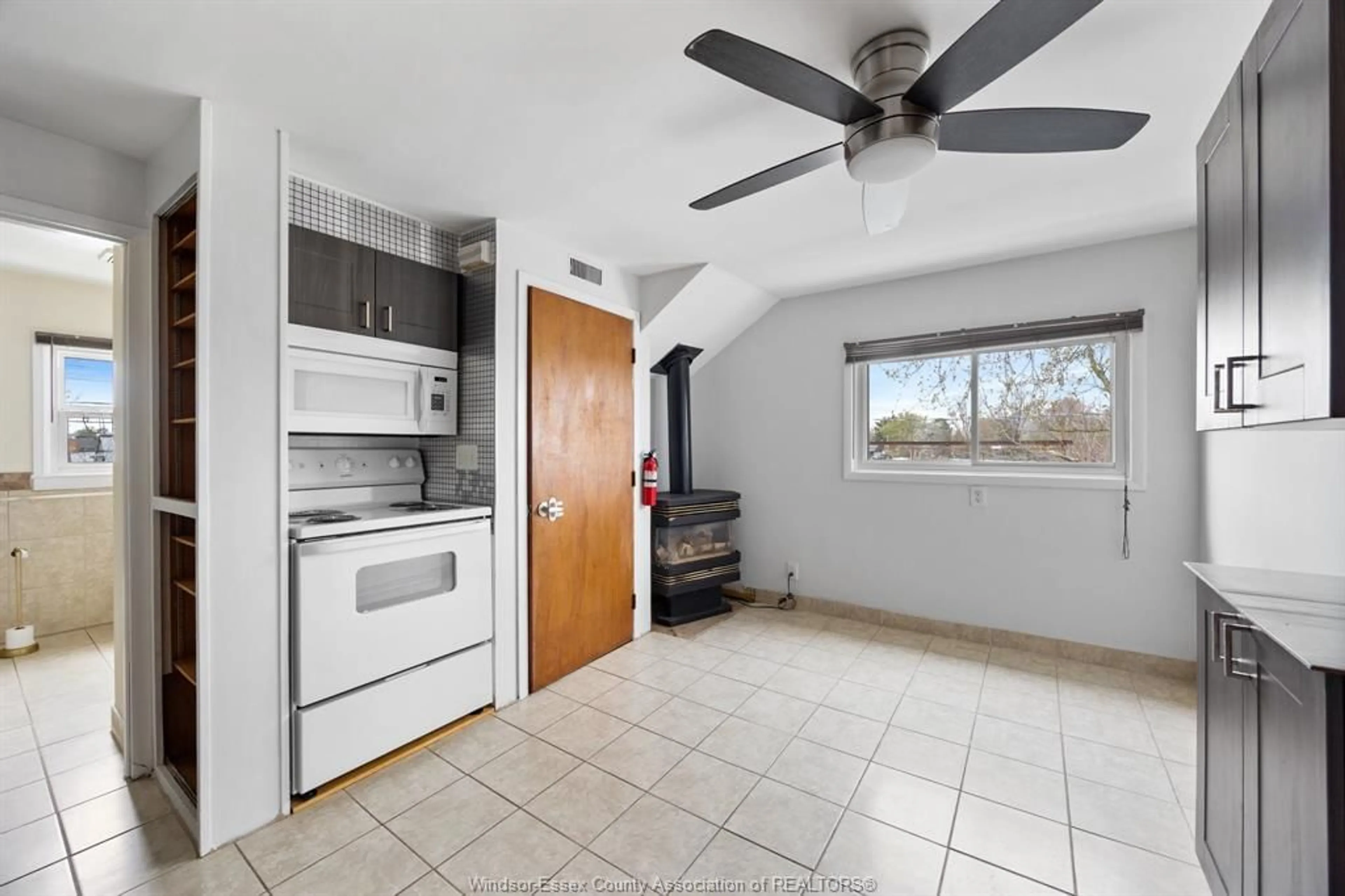 Unknown for 1361 ALBERT, Windsor Ontario N8Y 3R1