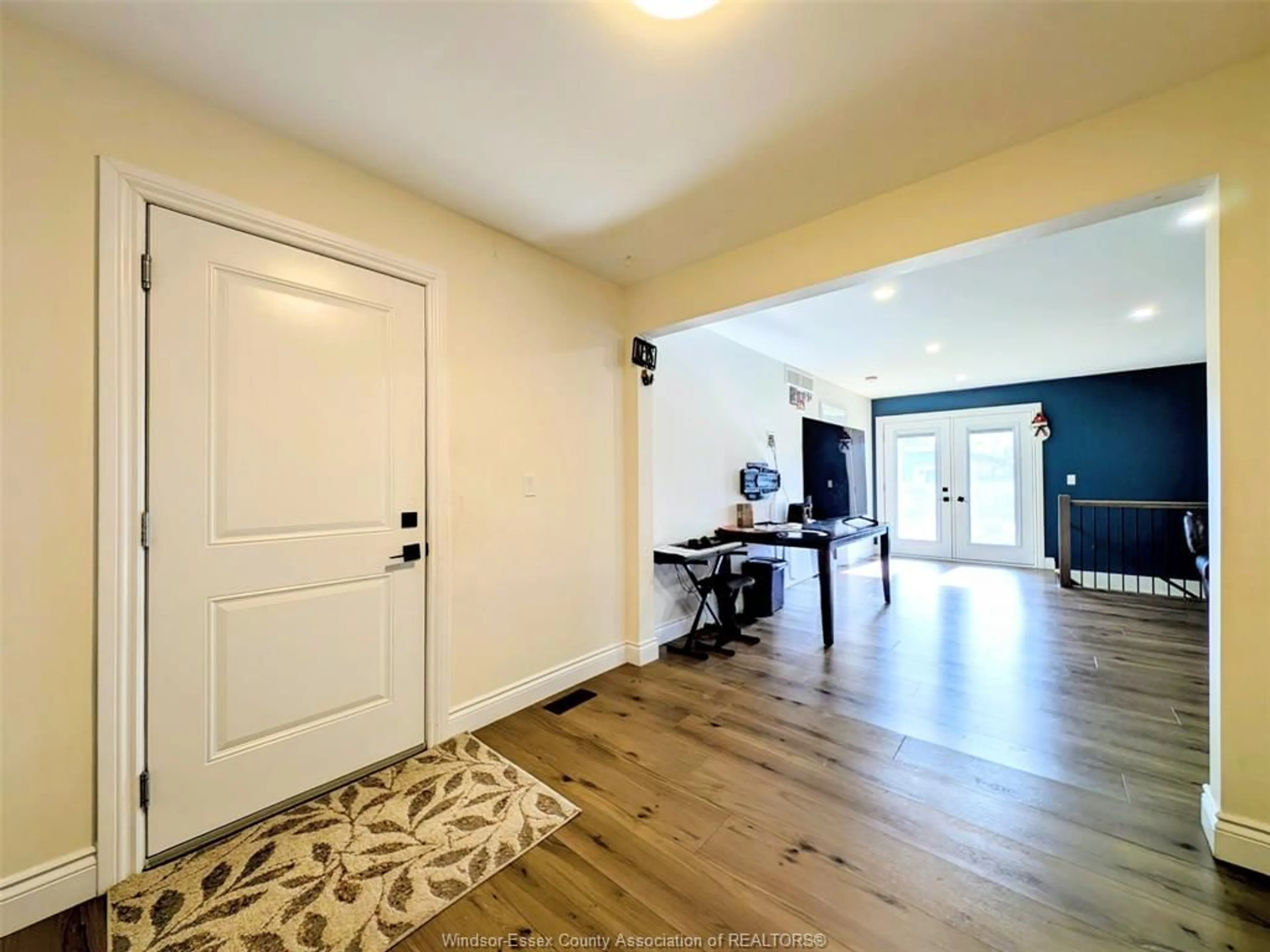 Indoor entryway for 3617 TURNER Rd, Windsor Ontario N8W 3M9