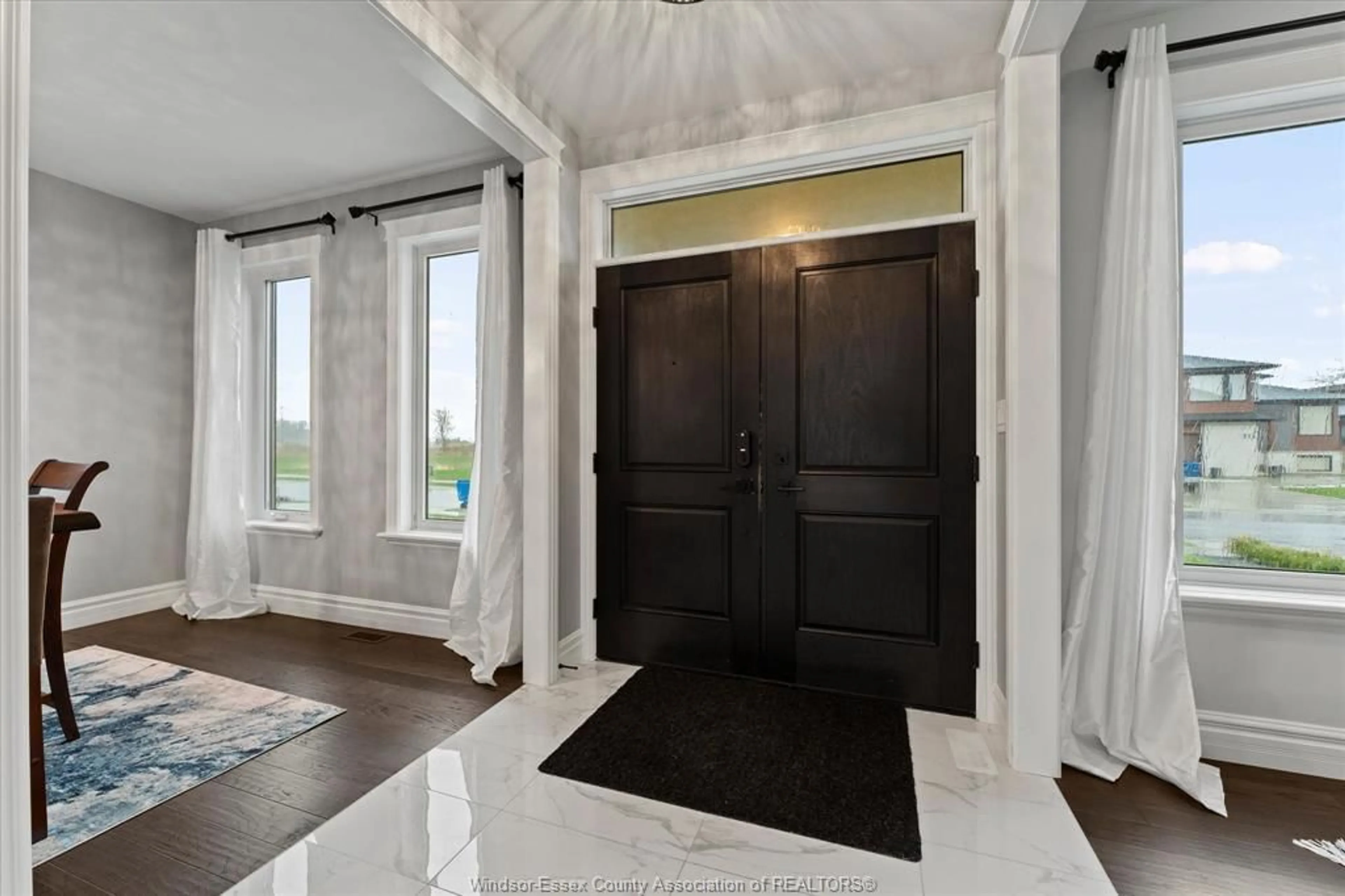 Indoor entryway for 23 BELLEVIEW Dr, Kingsville Ontario N0R 1B0