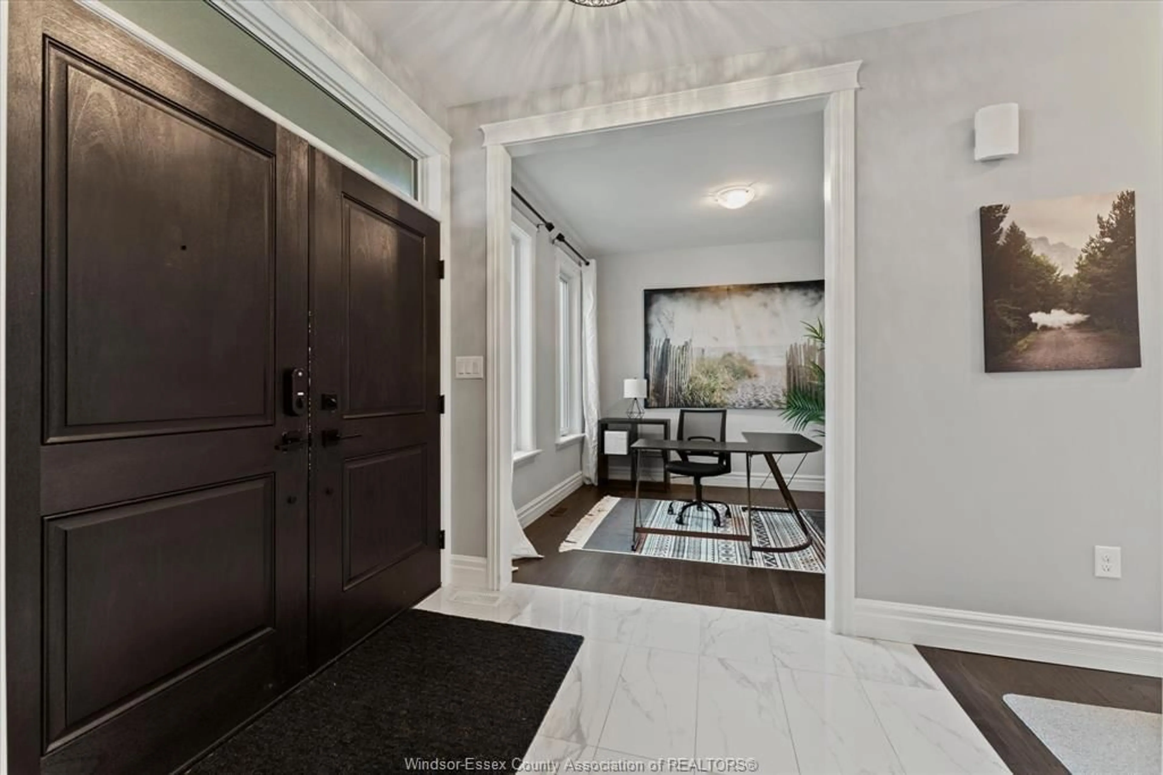 Indoor entryway for 23 BELLEVIEW Dr, Kingsville Ontario N0R 1B0