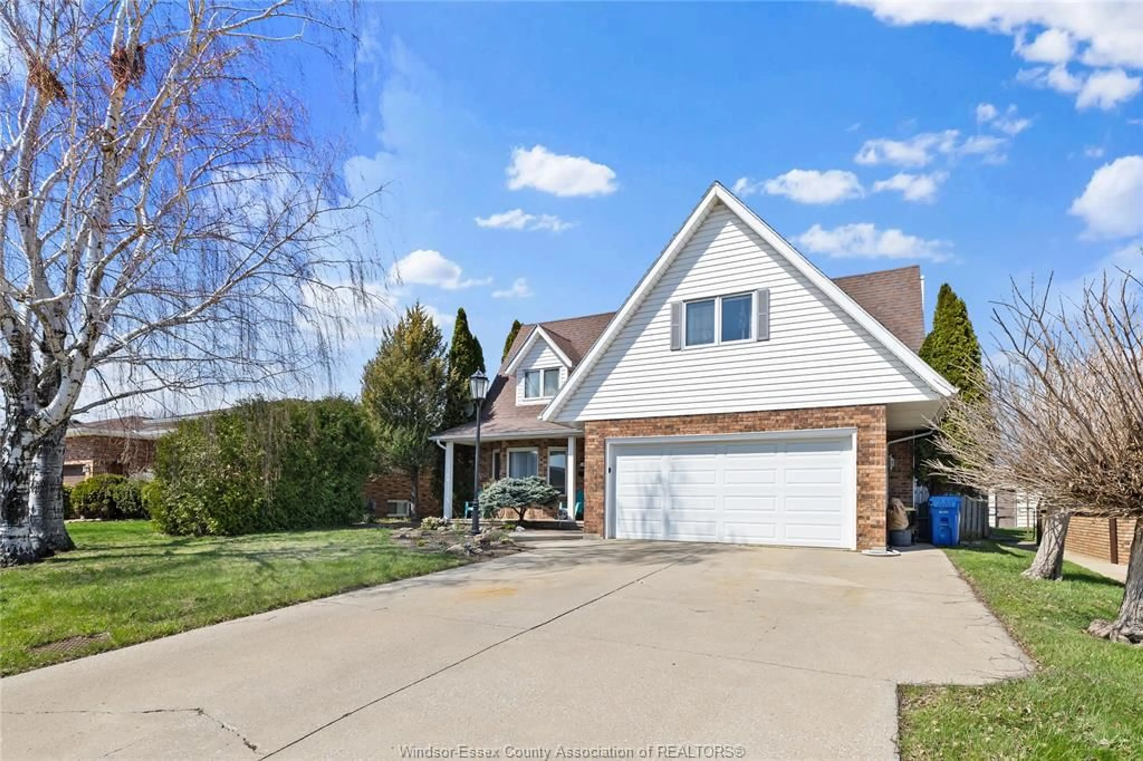 Home with vinyl exterior material, water/lake/river/ocean view for 9 SHERWOOD, Leamington Ontario N8H 4V1