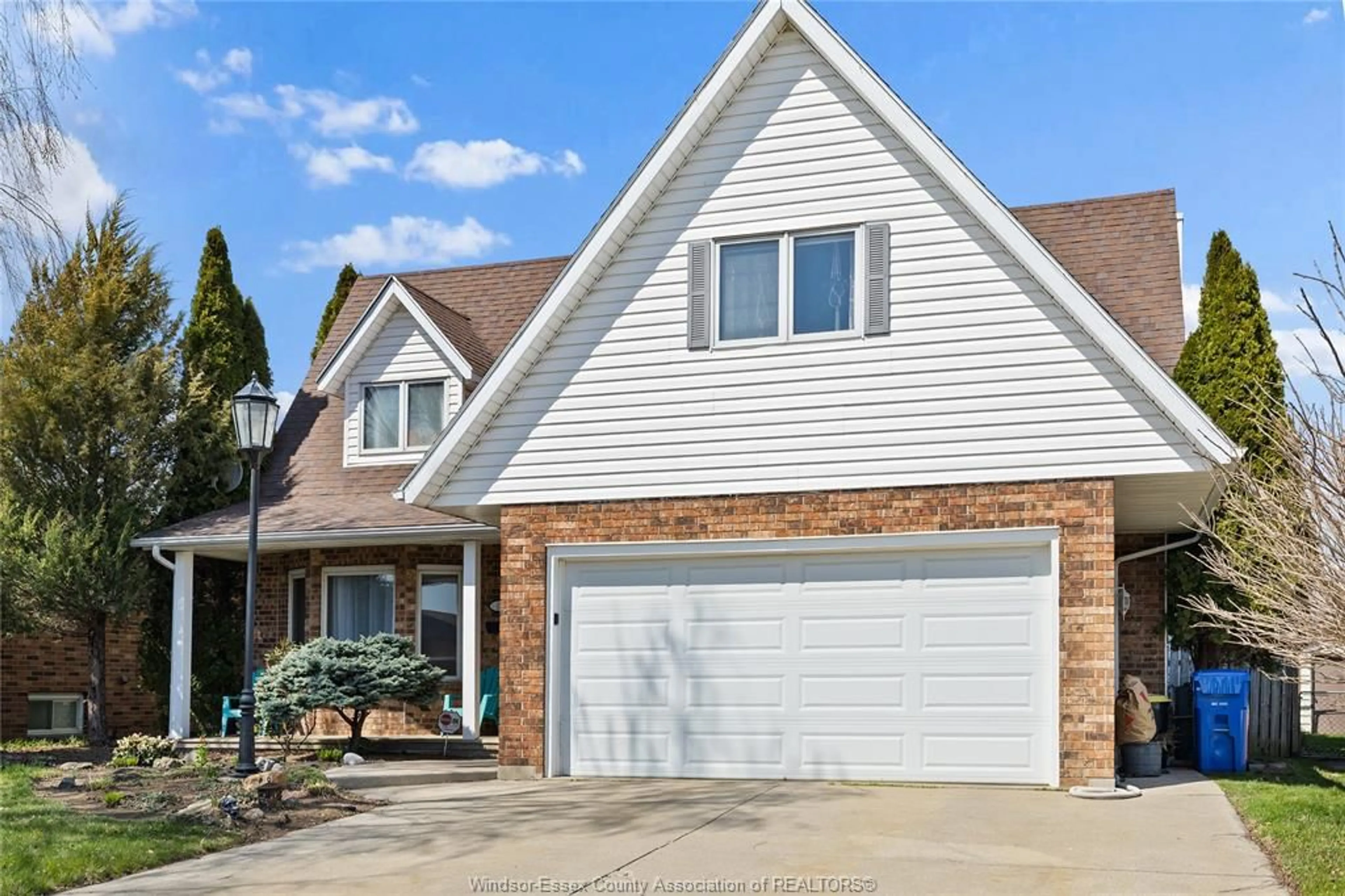 Home with vinyl exterior material, street for 9 SHERWOOD, Leamington Ontario N8H 4V1