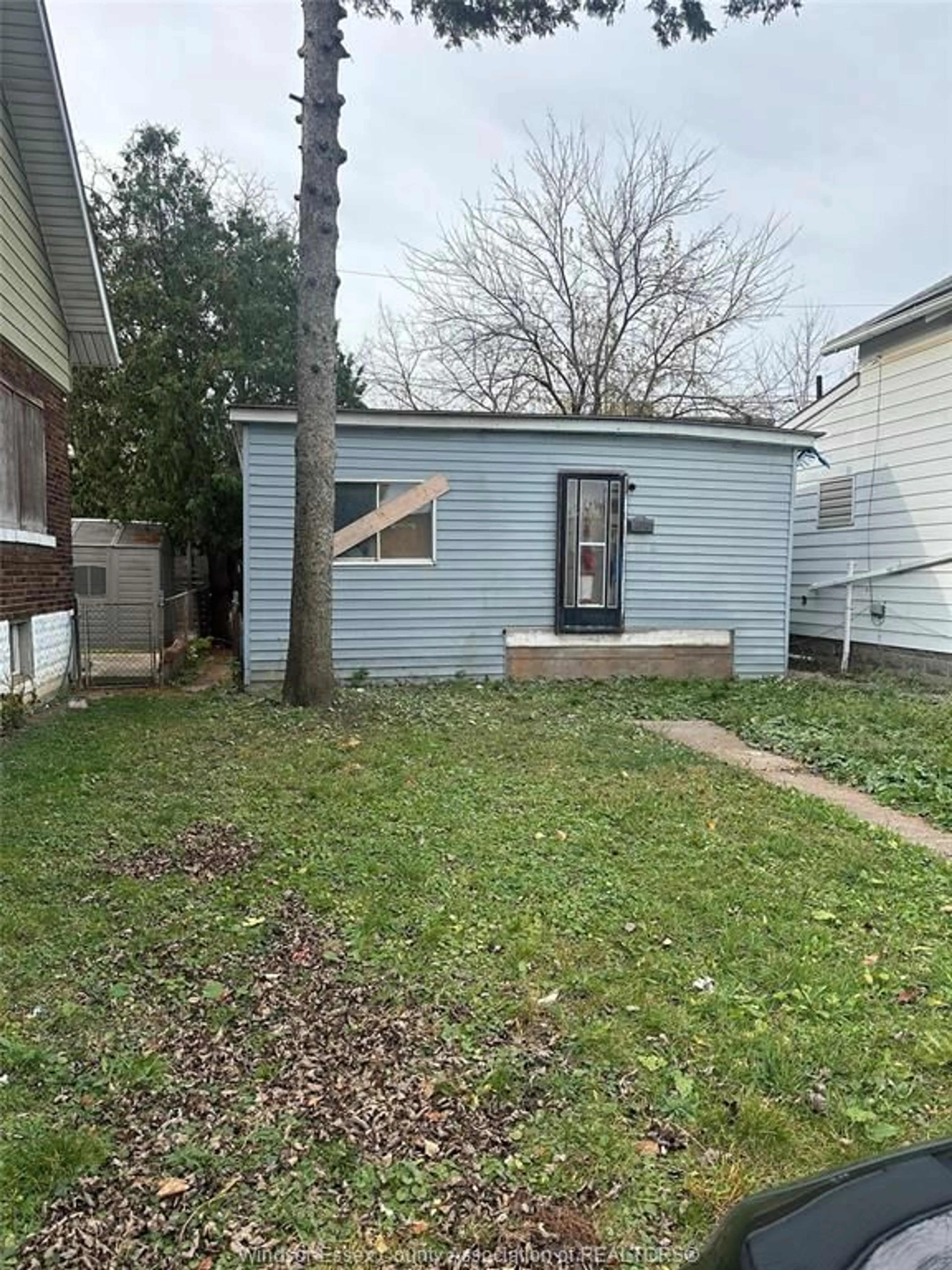 Shed for 1679 HIGHLAND, Windsor Ontario N8X 3R9