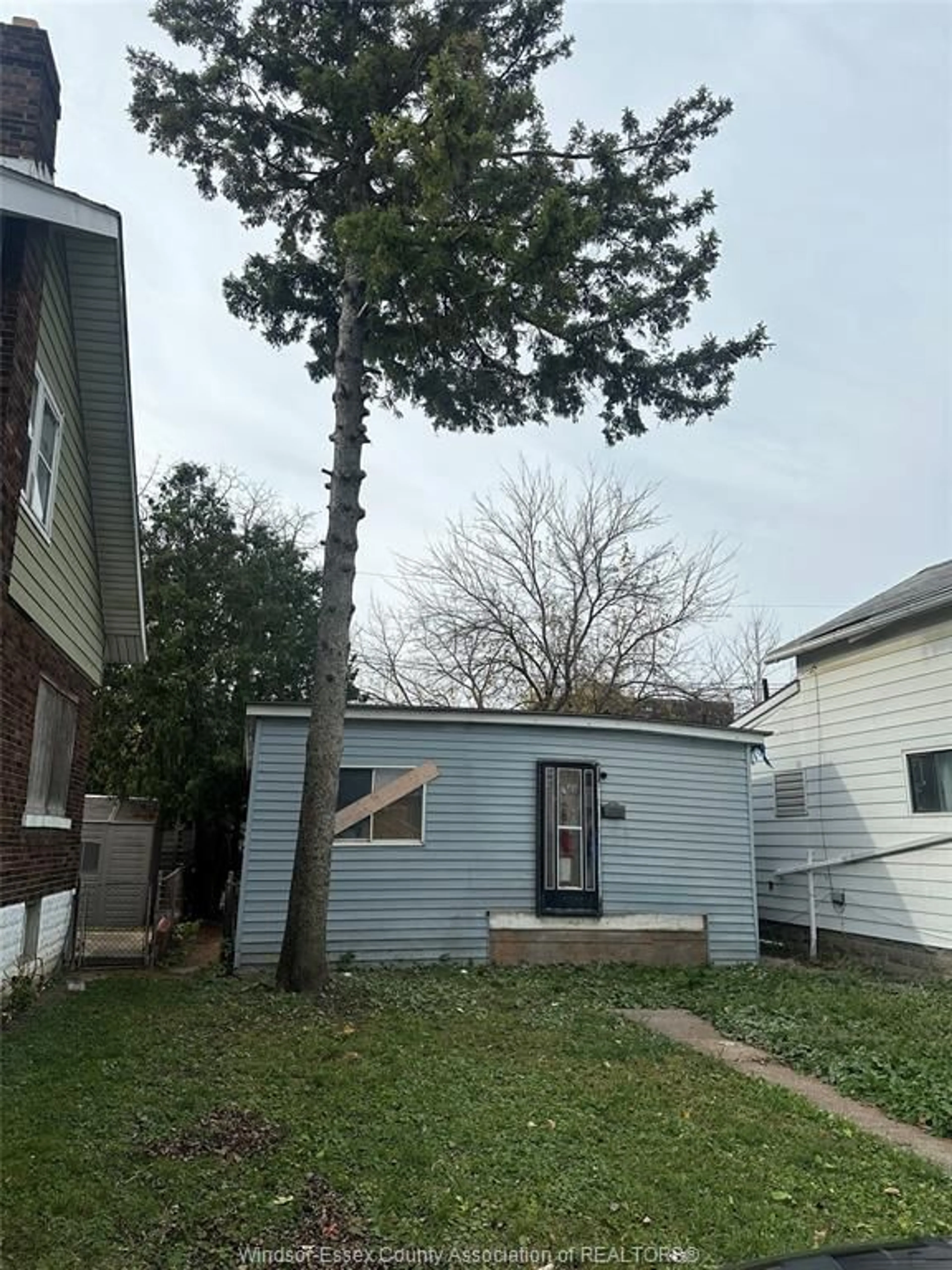Shed for 1679 HIGHLAND, Windsor Ontario N8X 3R9
