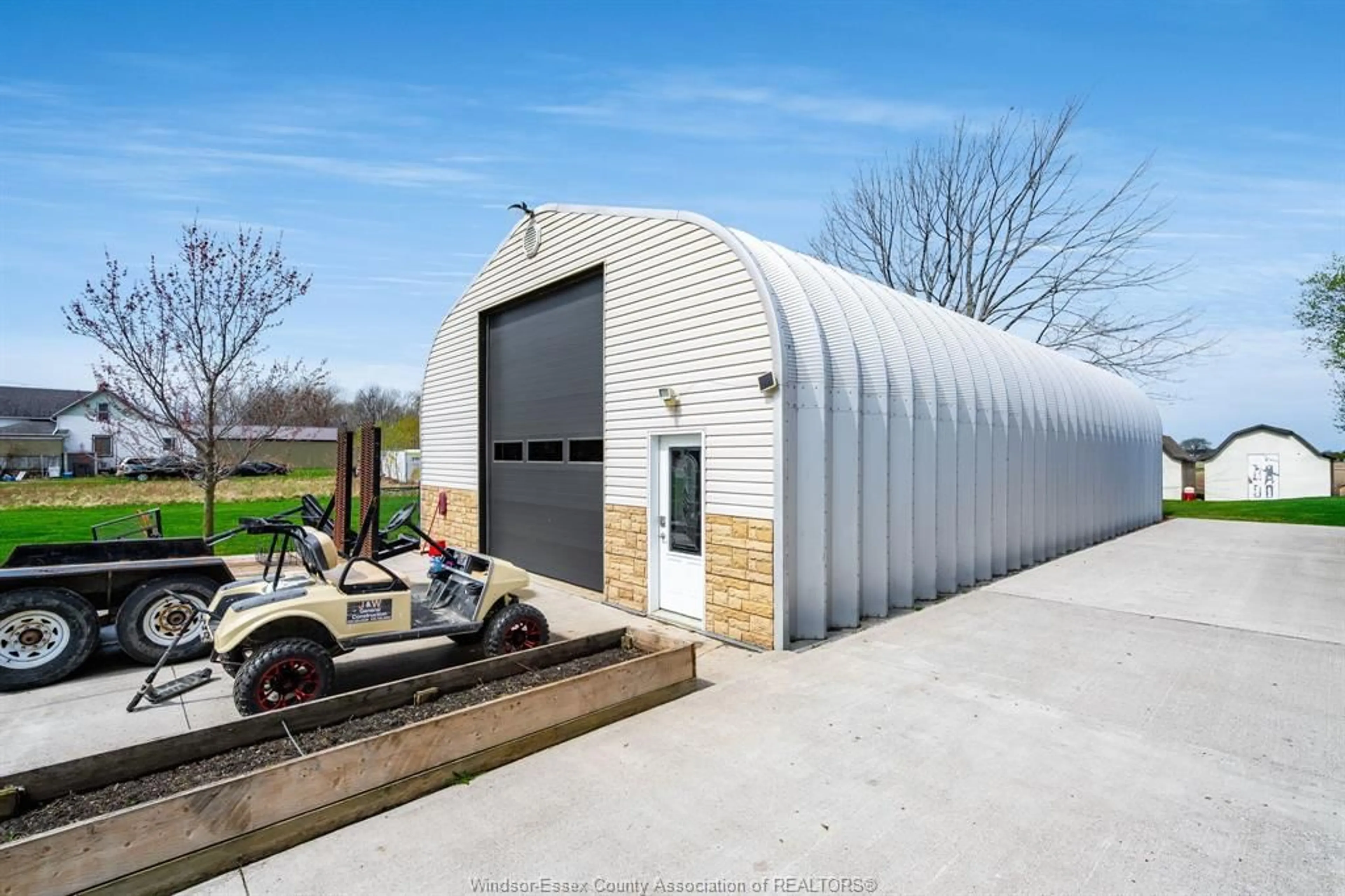 Indoor garage for 881 Talbot Trail, Wheatley Ontario N0P 2P0