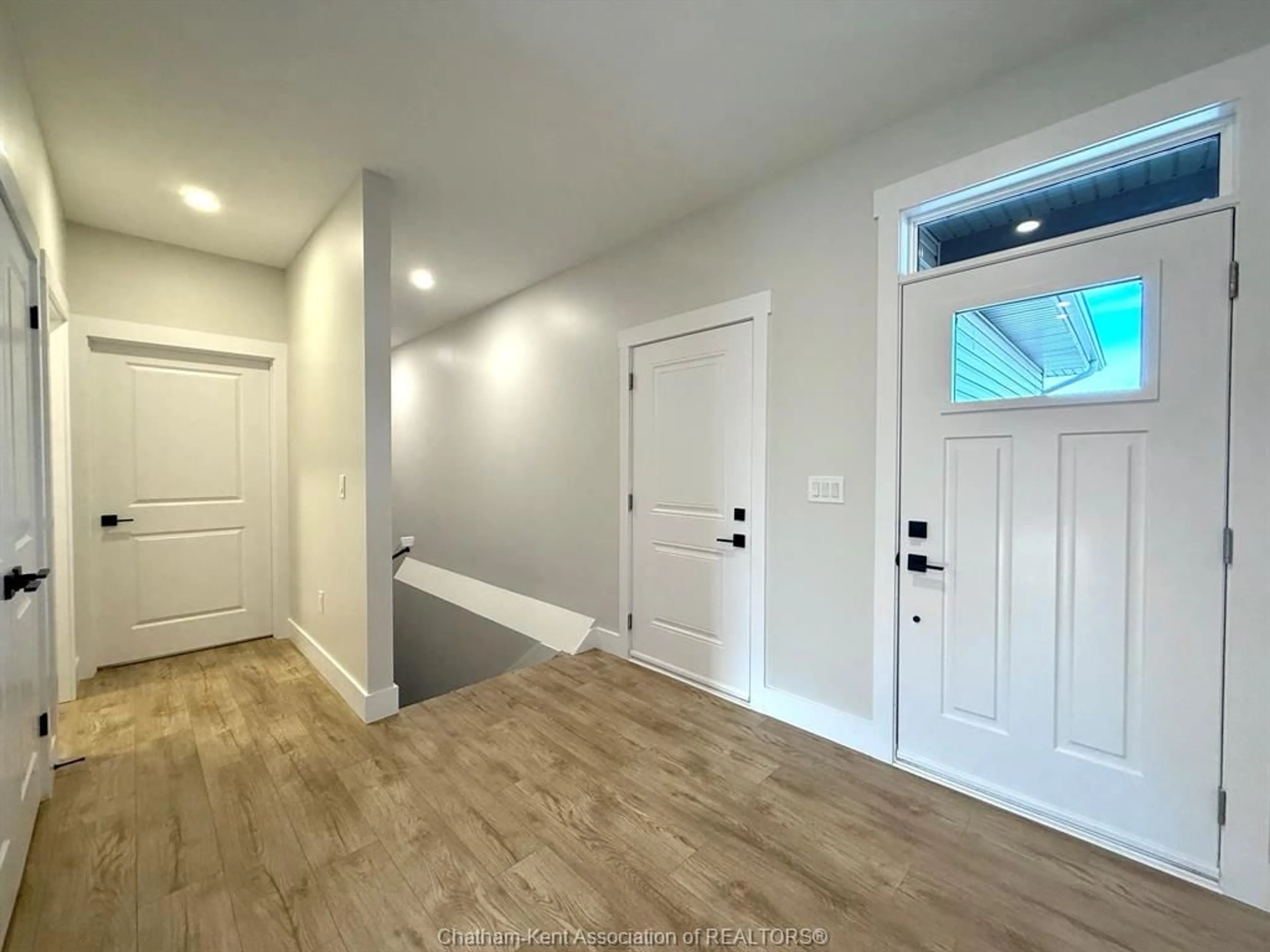 Indoor entryway for 36 Duskridge Rd, Chatham Ontario N7L 0G7