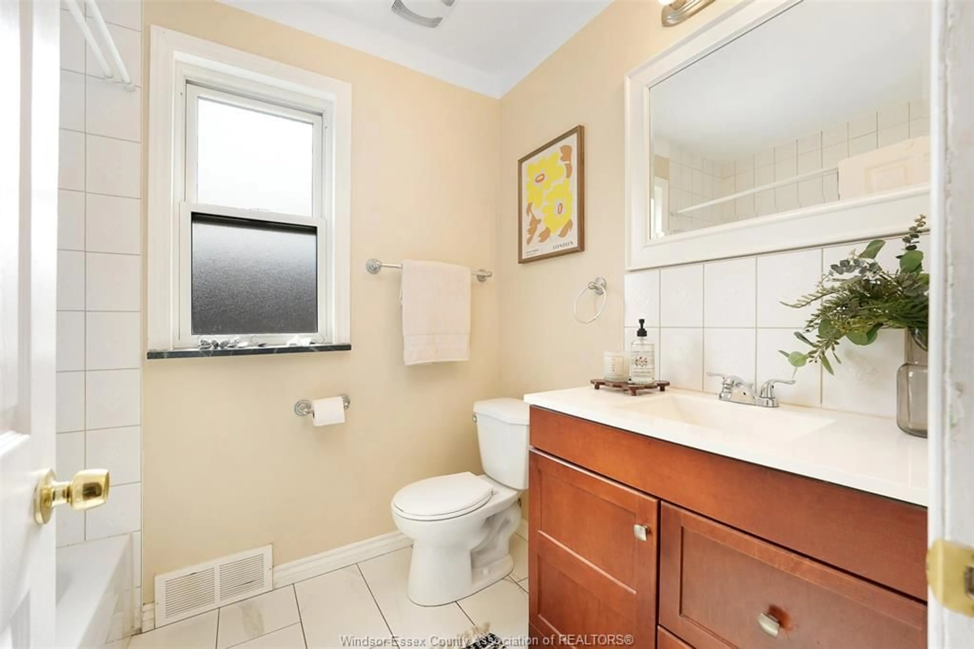Standard bathroom, ceramic/tile floor for 1006 PILLETTE Rd, Windsor Ontario N8Y 3B6