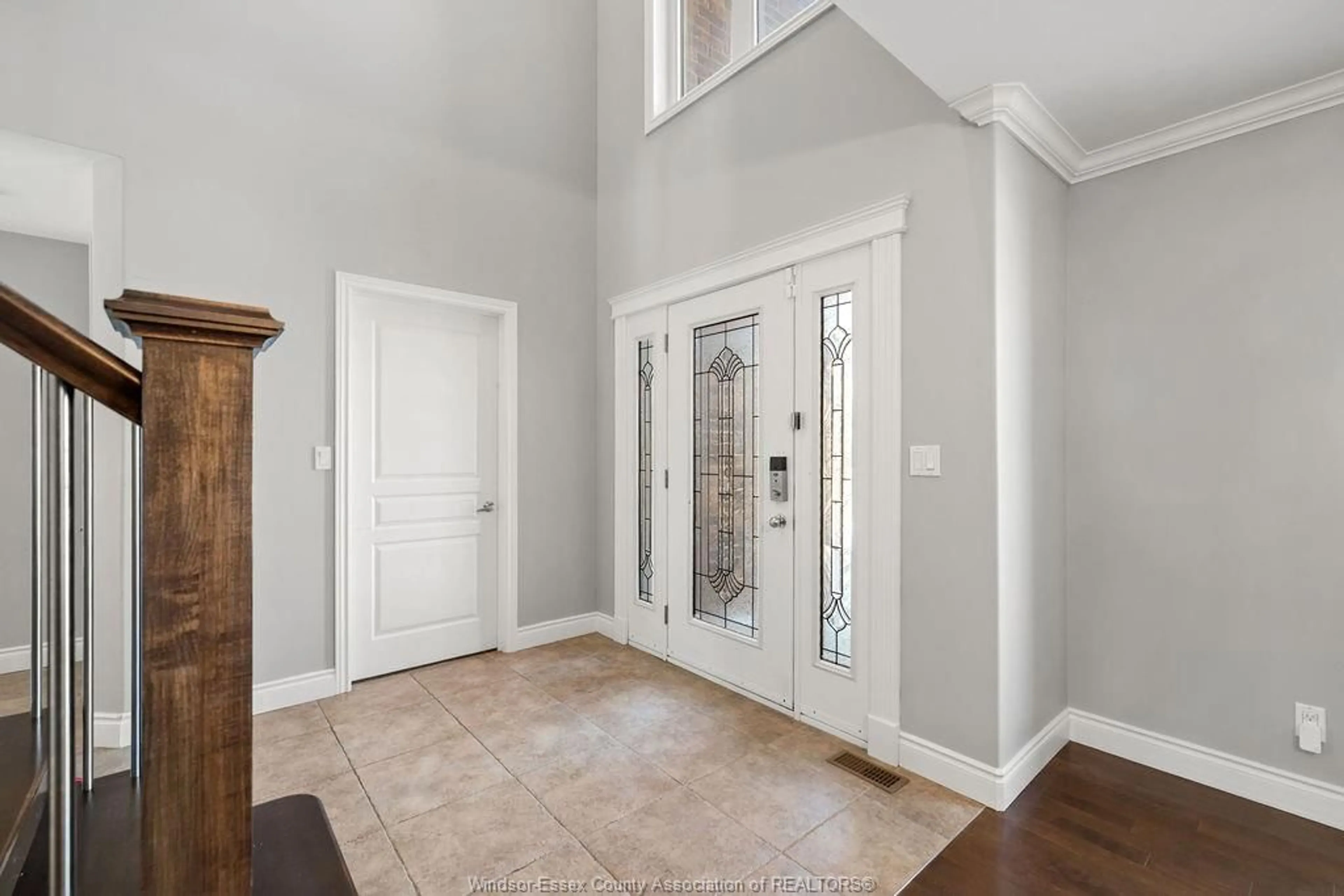 Indoor entryway for 1073 REGENCY Cres, Lakeshore Ontario N0R 1A0