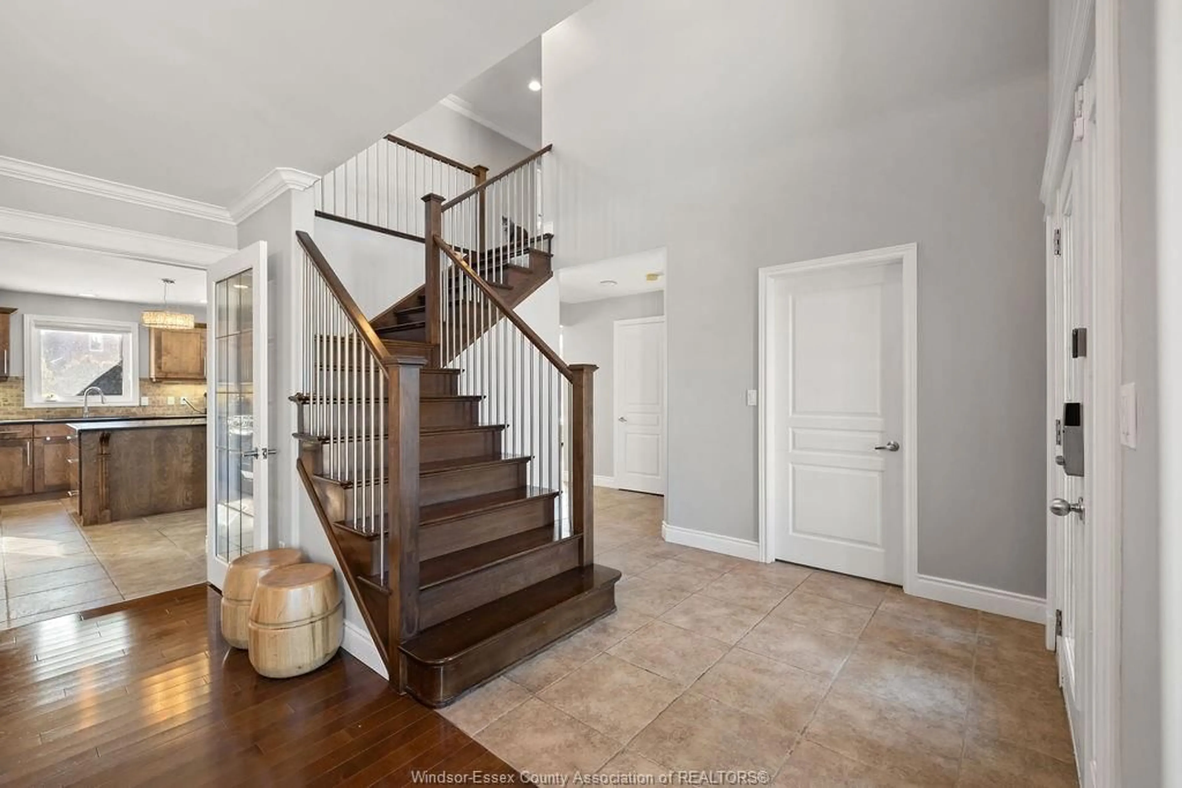 Indoor entryway for 1073 REGENCY Cres, Lakeshore Ontario N0R 1A0