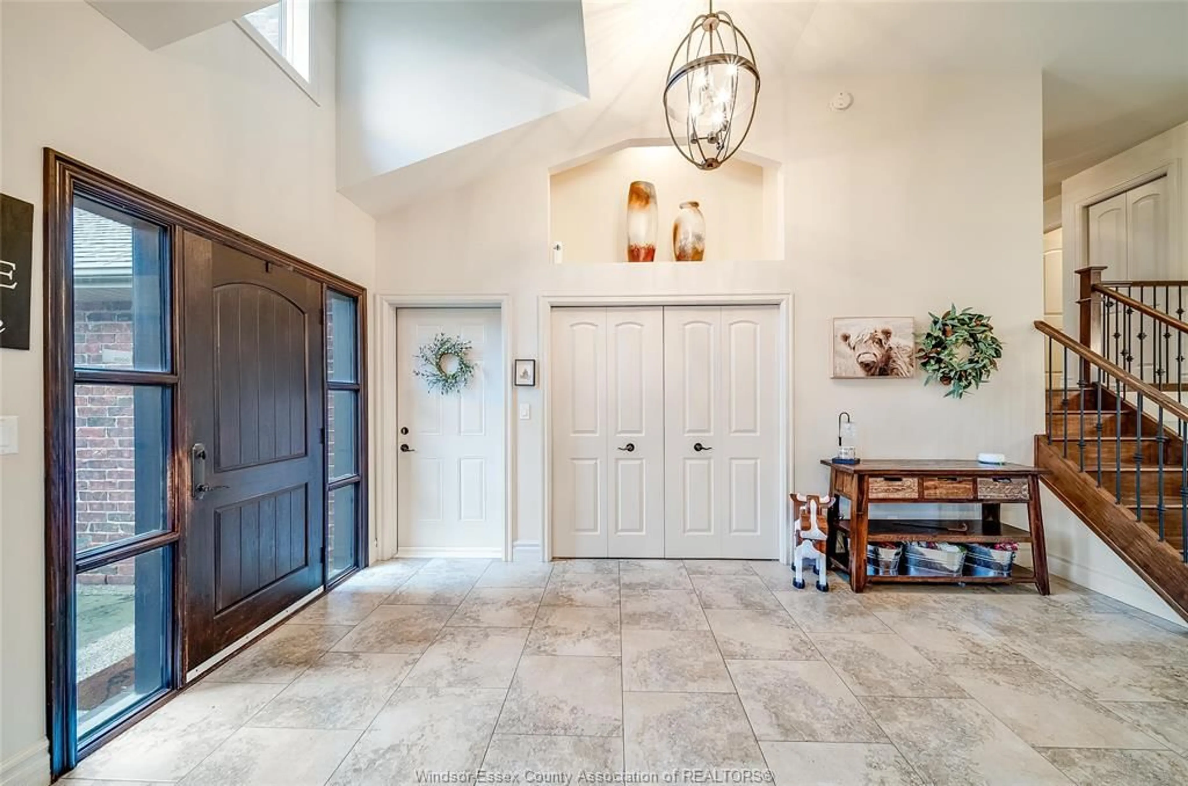 Indoor entryway for 166 WOODYCREST, Kingsville Ontario N9Y 0A4