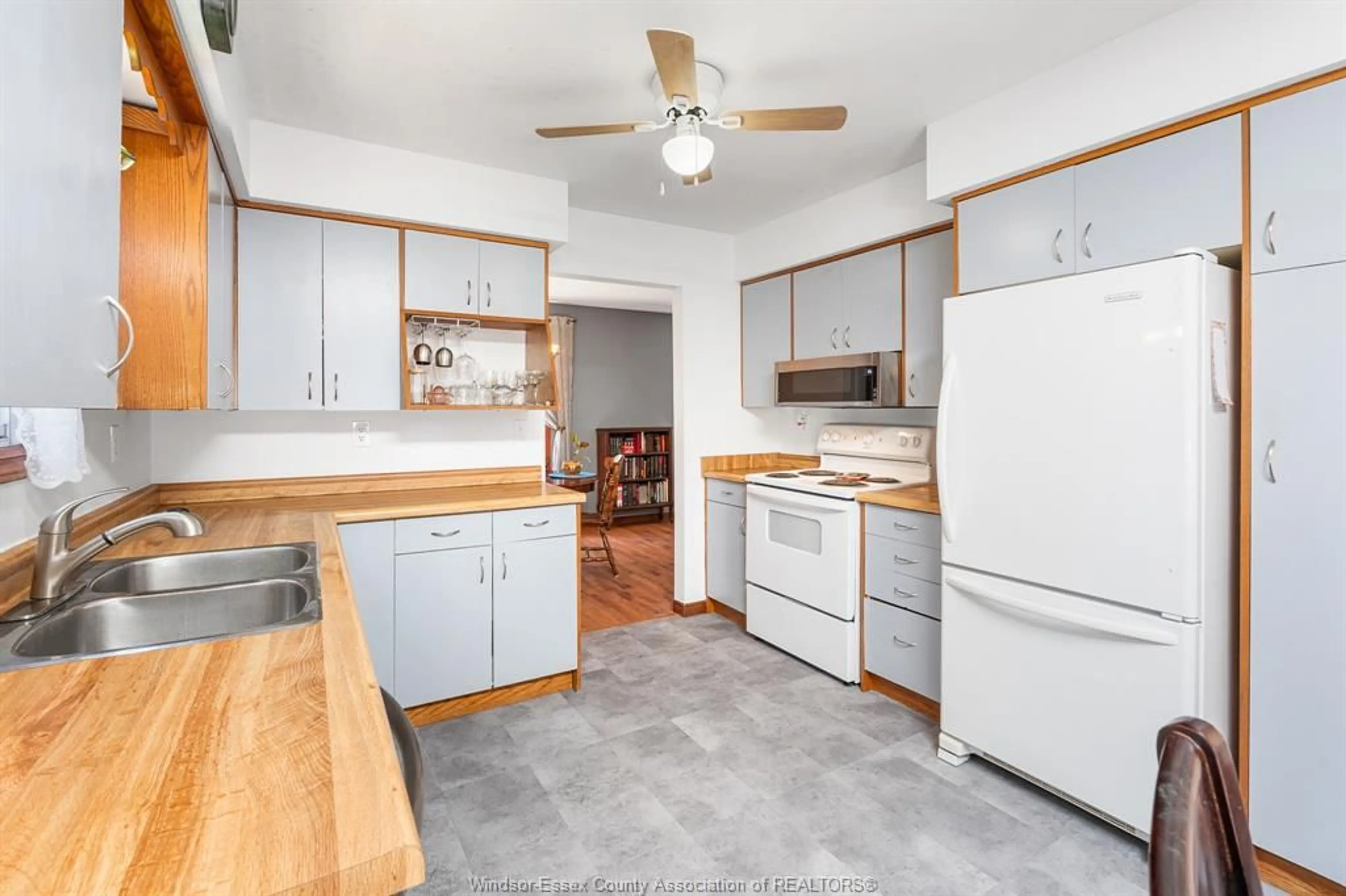 Standard kitchen, unknown for 12510 LITTLE RIVER Blvd, Tecumseh Ontario N8N 4H3
