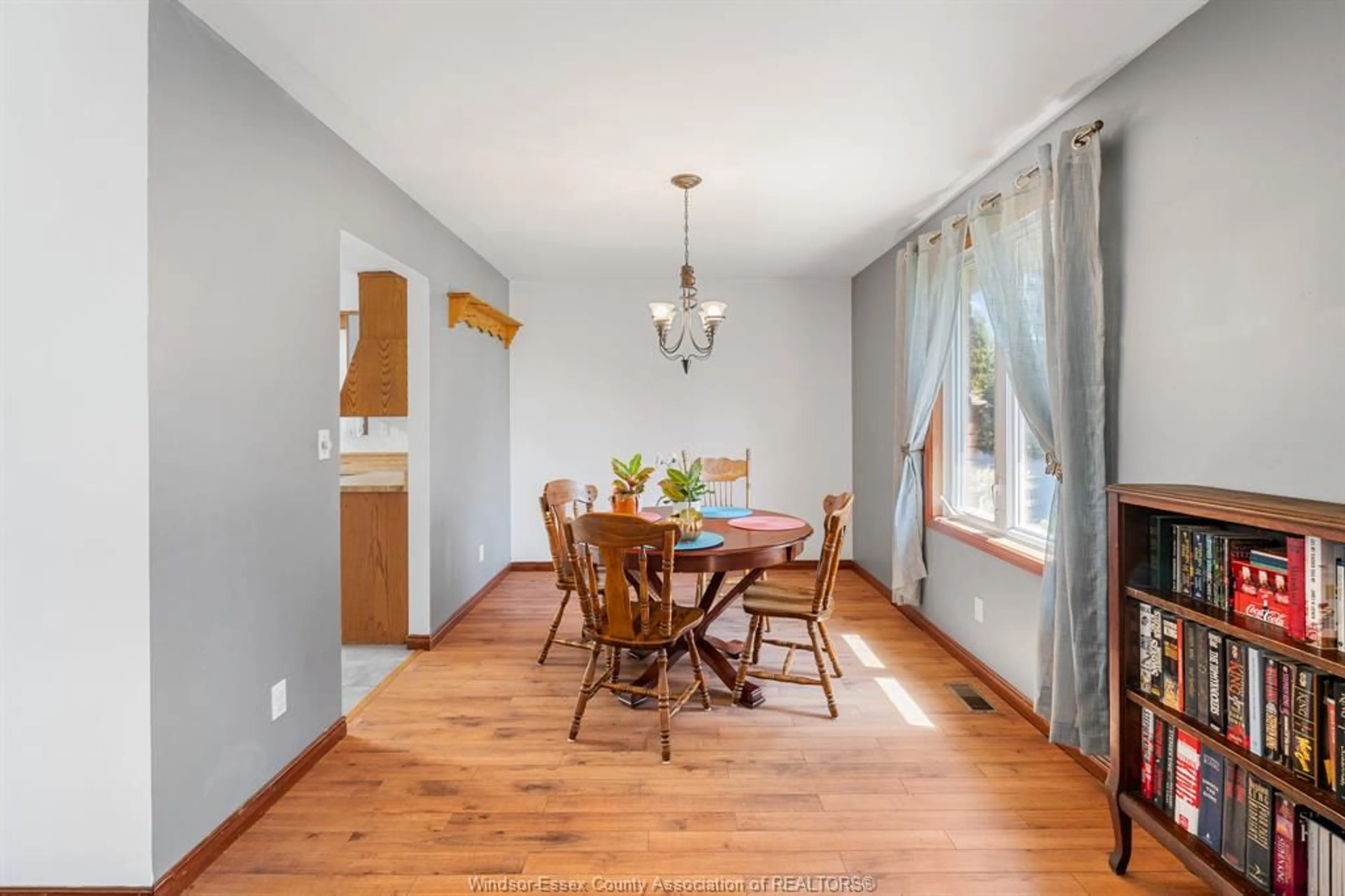 Dining room, wood/laminate floor for 12510 LITTLE RIVER Blvd, Tecumseh Ontario N8N 4H3