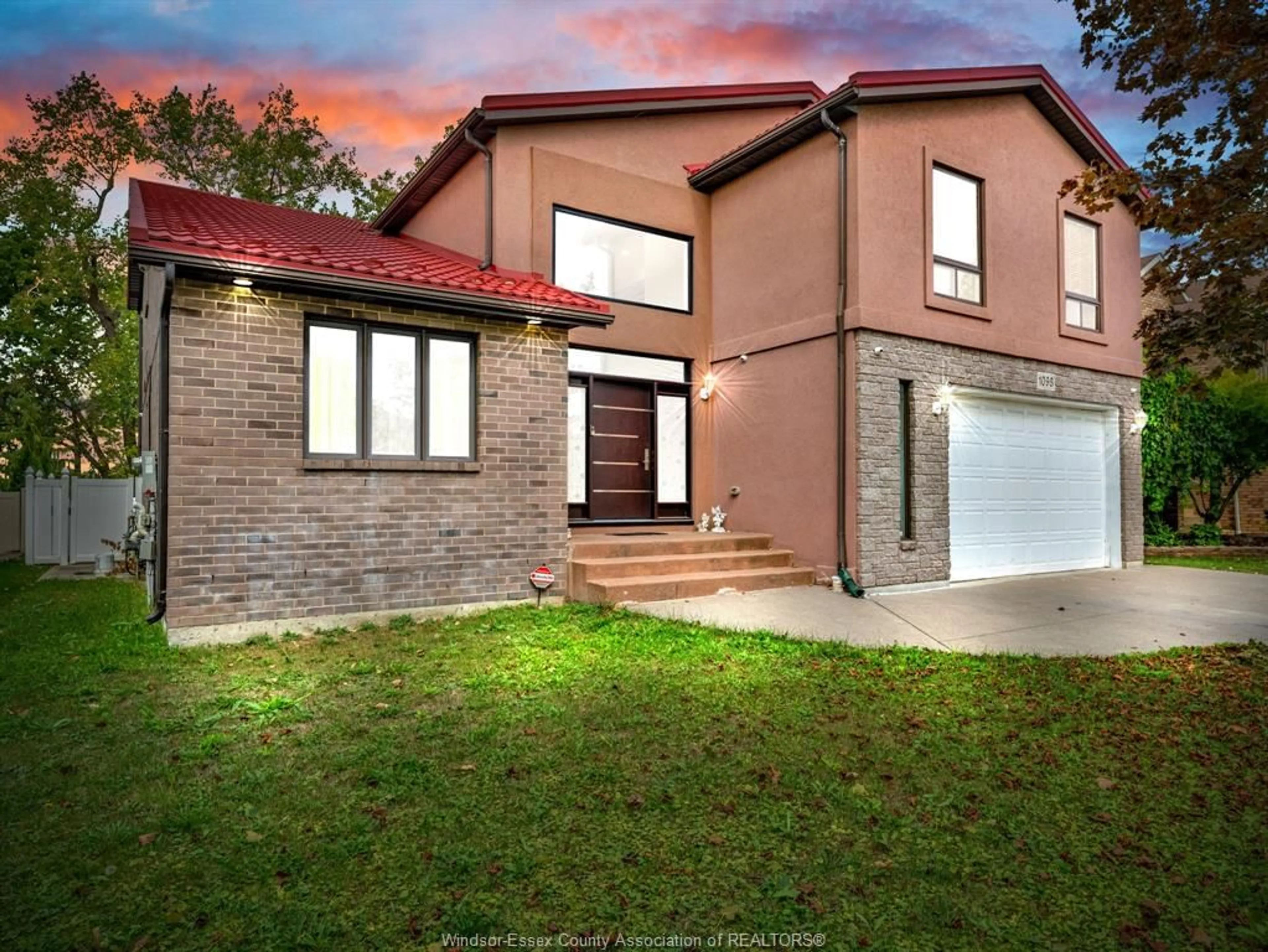 Home with brick exterior material, street for 1098 STONEYBROOK Cres, Windsor Ontario N9G 2Y3