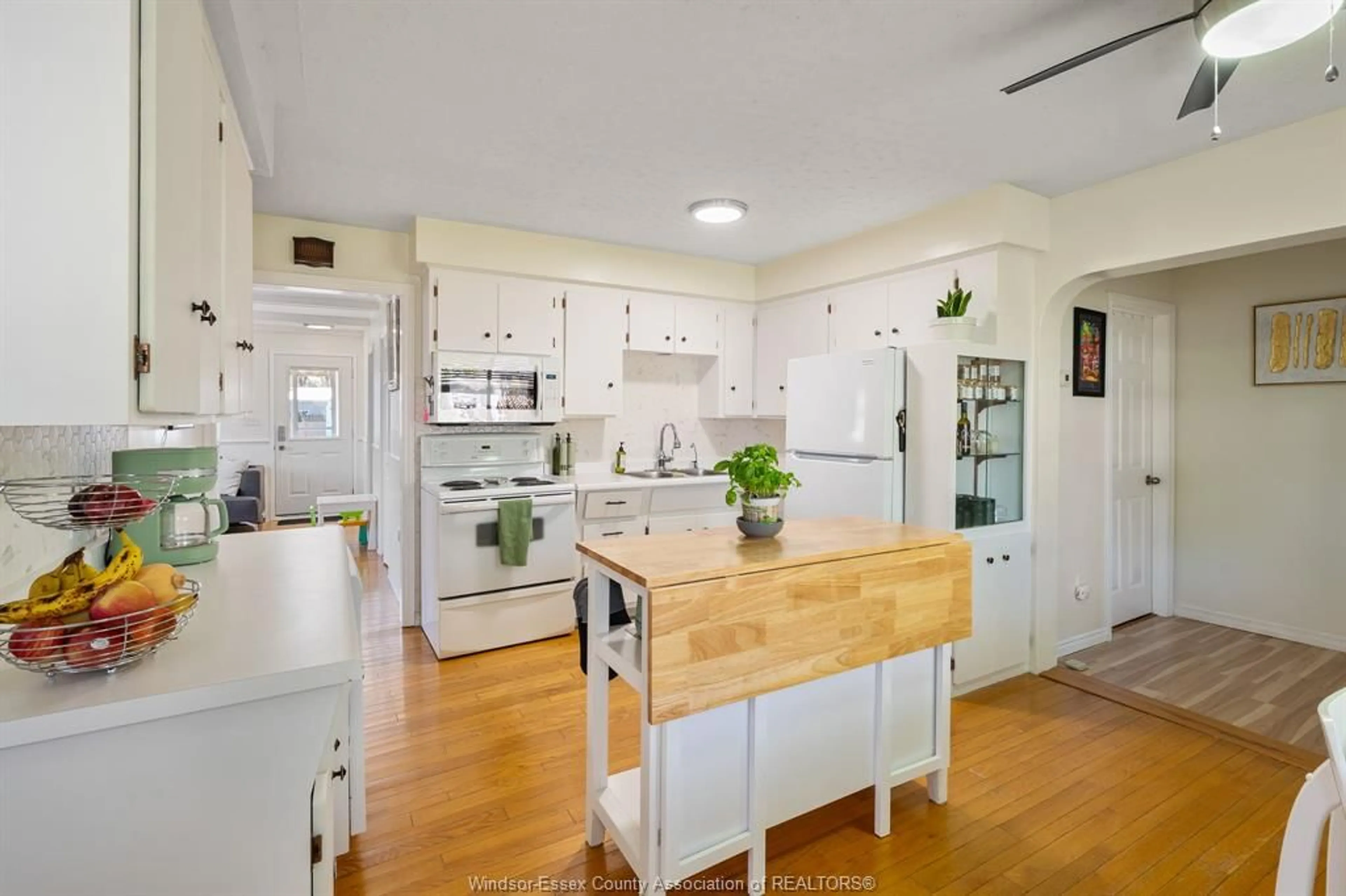 Open concept kitchen, unknown for 22 FORT St, Tilbury Ontario N0P 2L0