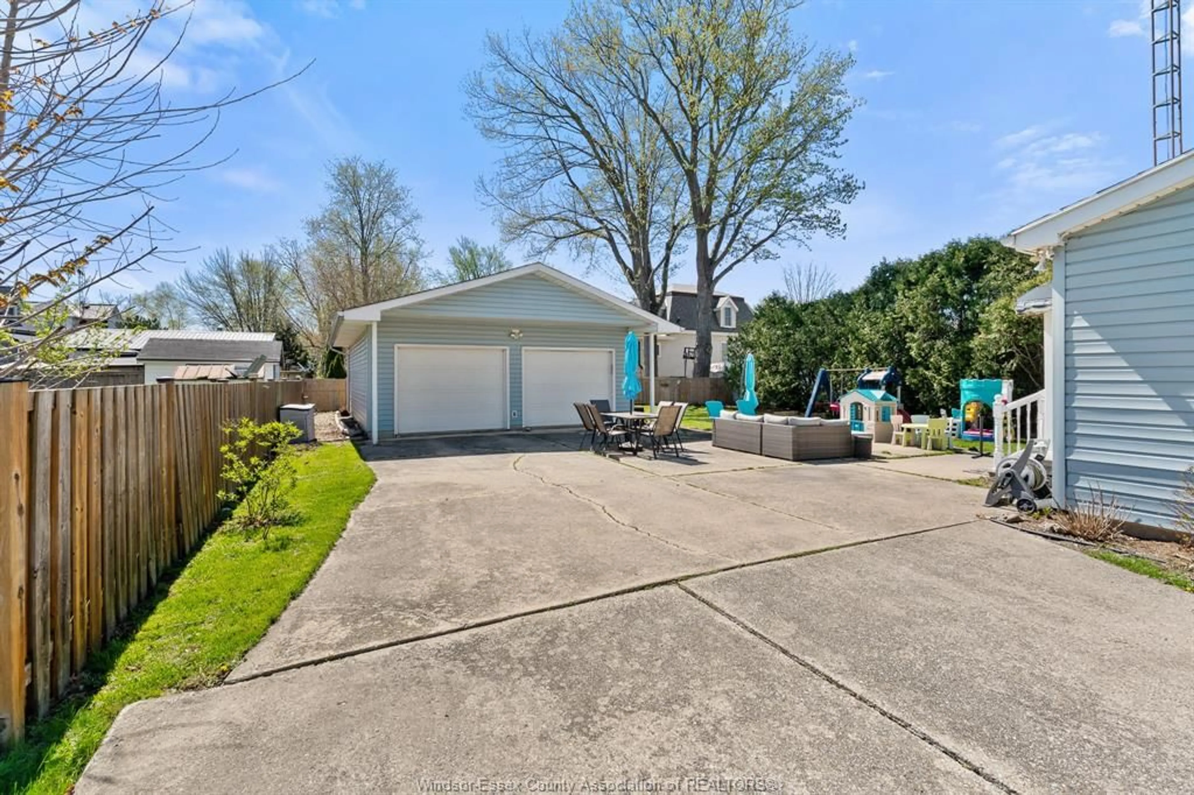 A pic from outside/outdoor area/front of a property/back of a property/a pic from drone, street for 22 FORT St, Tilbury Ontario N0P 2L0