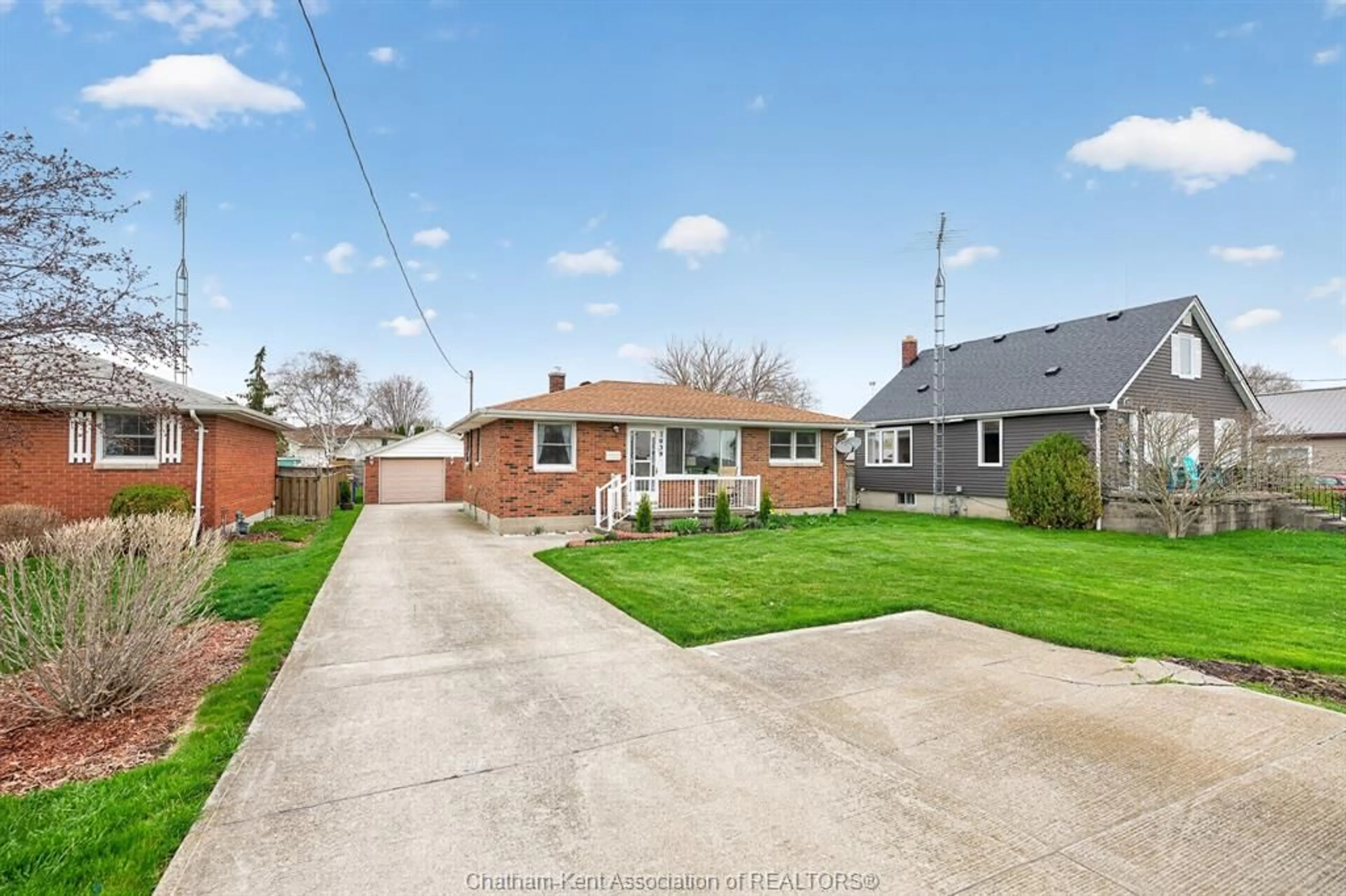 A pic from outside/outdoor area/front of a property/back of a property/a pic from drone, street for 7039 BASE Line, Wallaceburg Ontario N8A 1A2