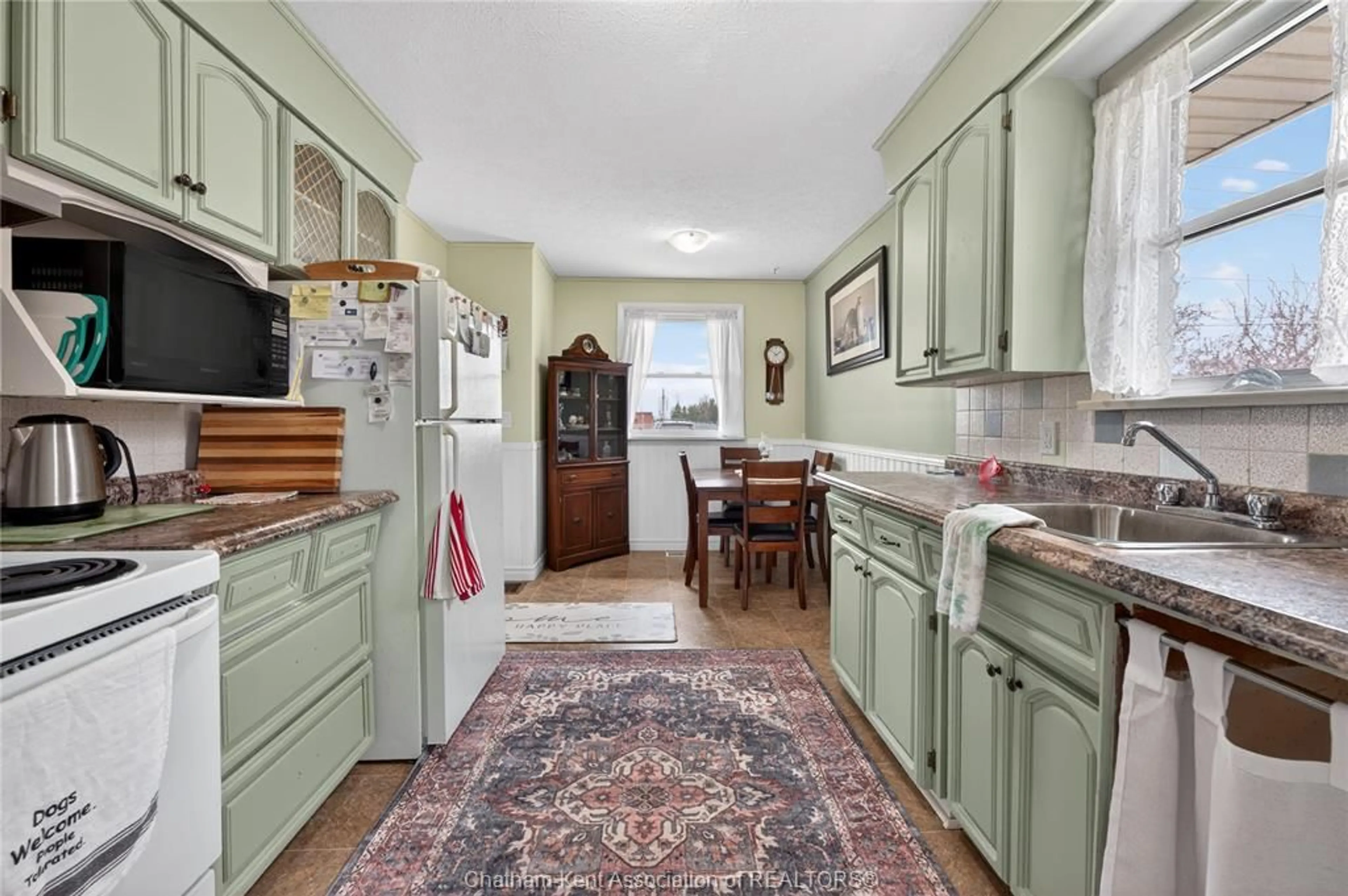 Standard kitchen, ceramic/tile floor for 7039 BASE Line, Wallaceburg Ontario N8A 1A2