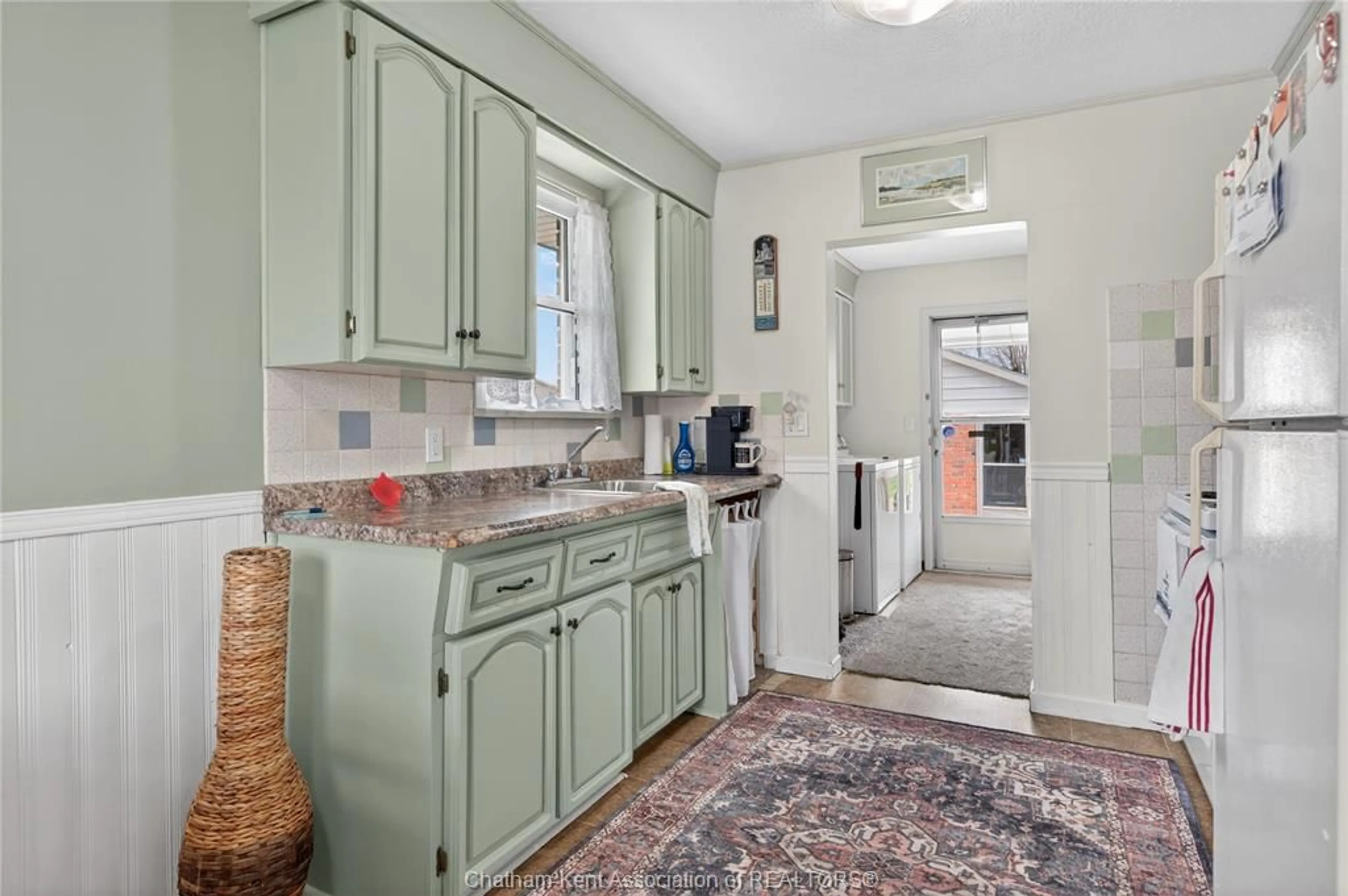 Standard kitchen, ceramic/tile floor for 7039 BASE Line, Wallaceburg Ontario N8A 1A2