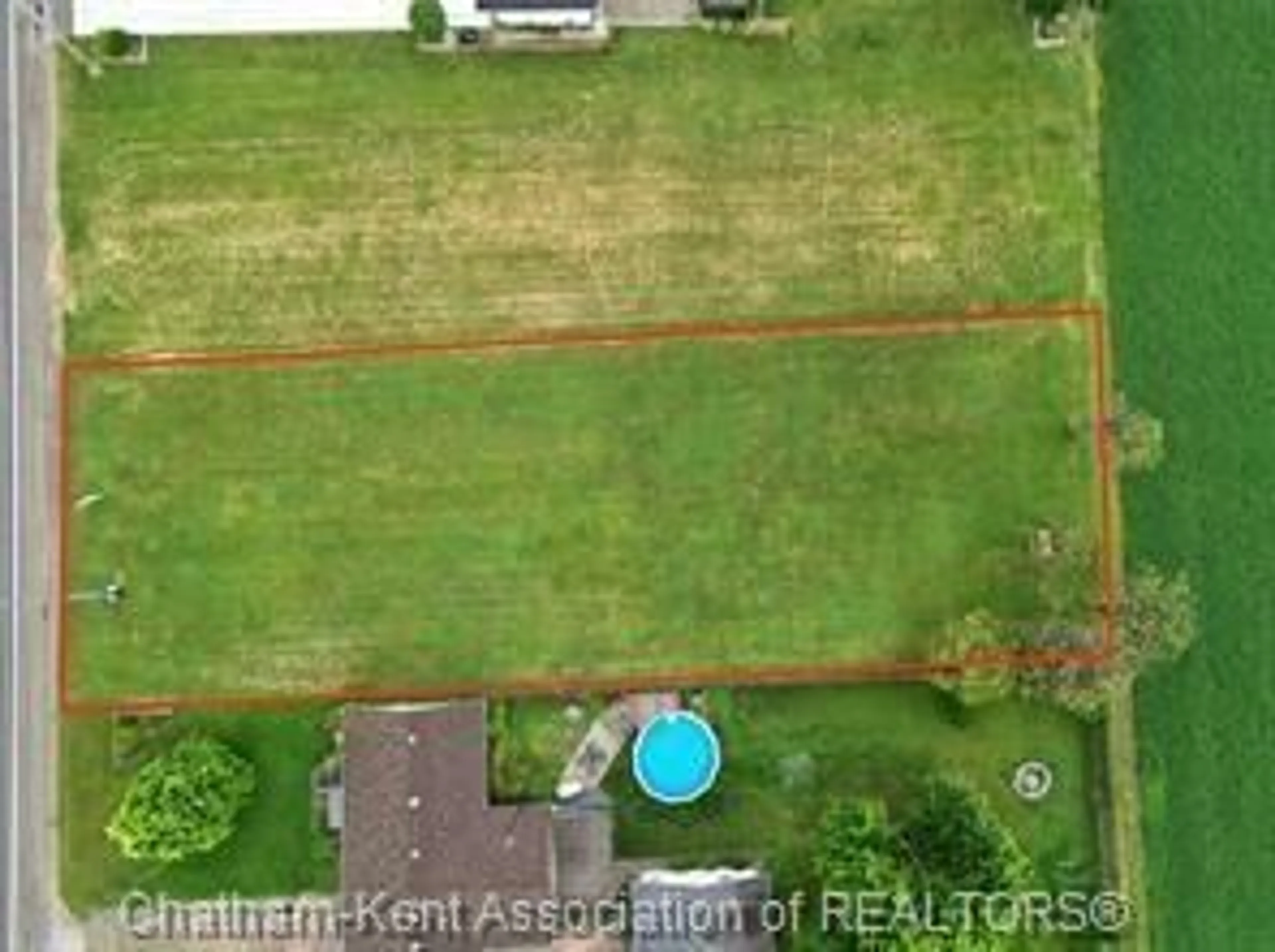 A pic from outside/outdoor area/front of a property/back of a property/a pic from drone, water/lake/river/ocean view for 7009 Dufferin Ave, Wallaceburg Ontario N8A 4N3