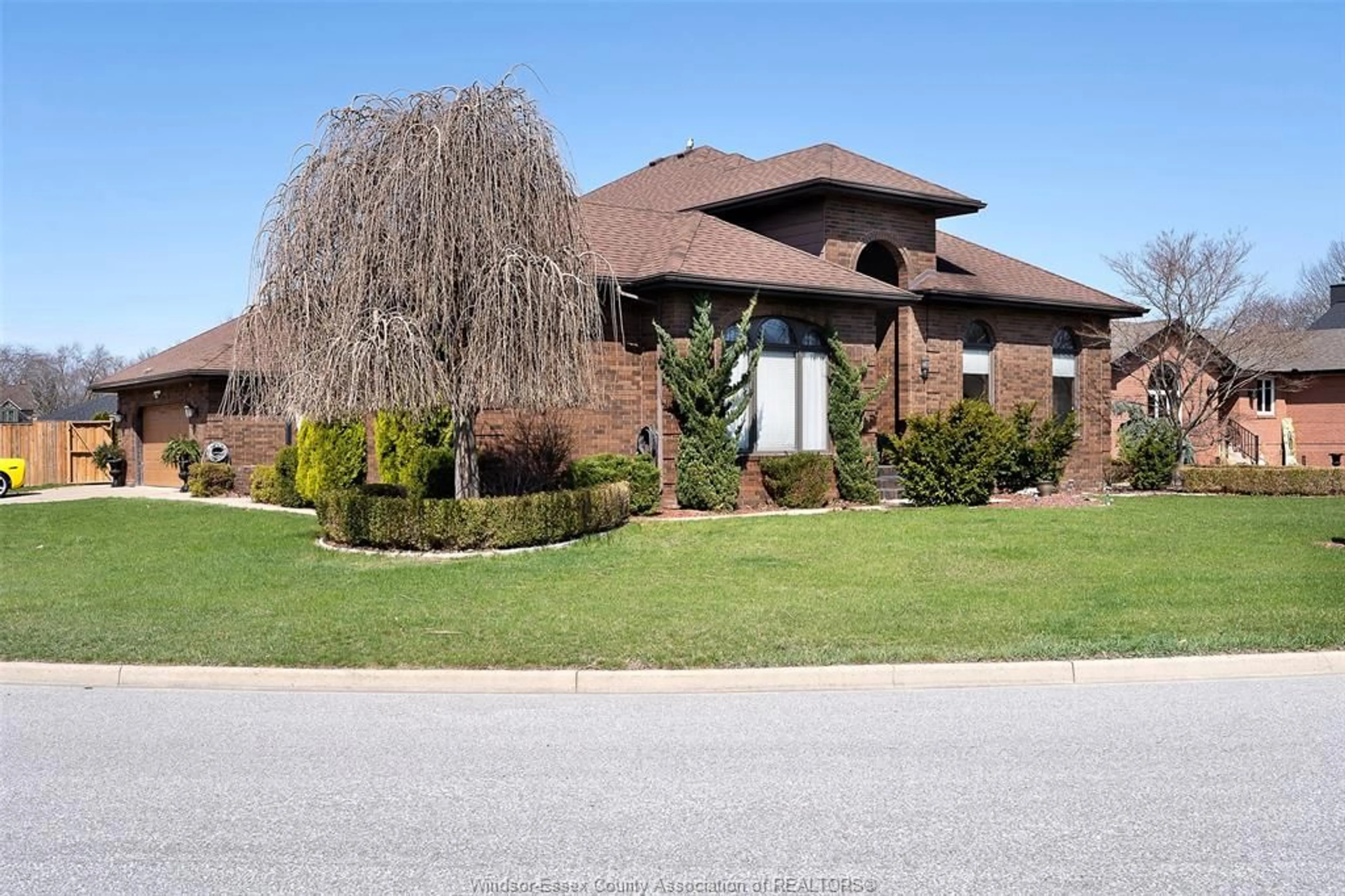 Home with brick exterior material, street for 172 POINTE WEST Dr, Amherstburg Ontario N9V 3R6