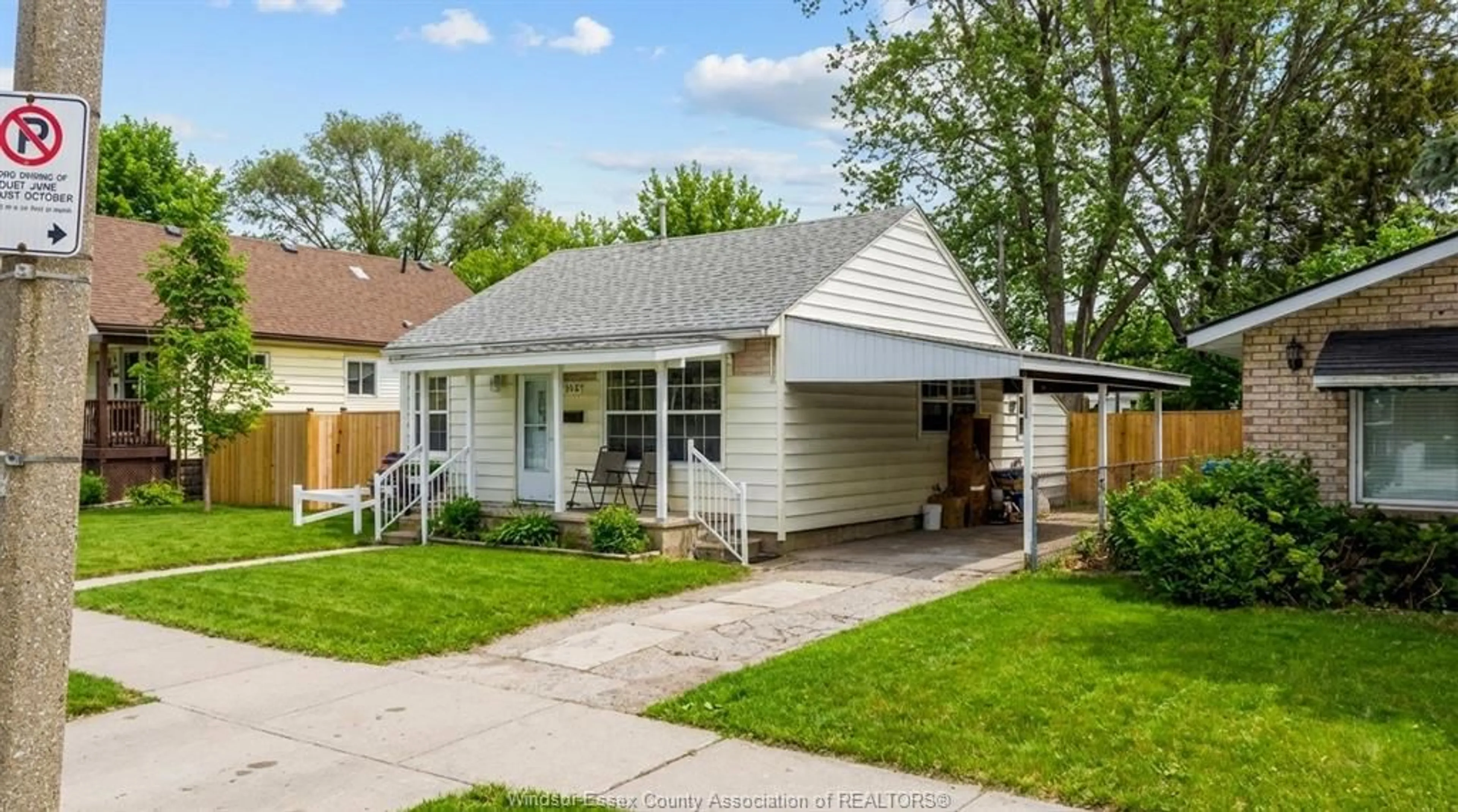 Home with vinyl exterior material, street for 3567 KING St, Windsor Ontario N9C 1P4