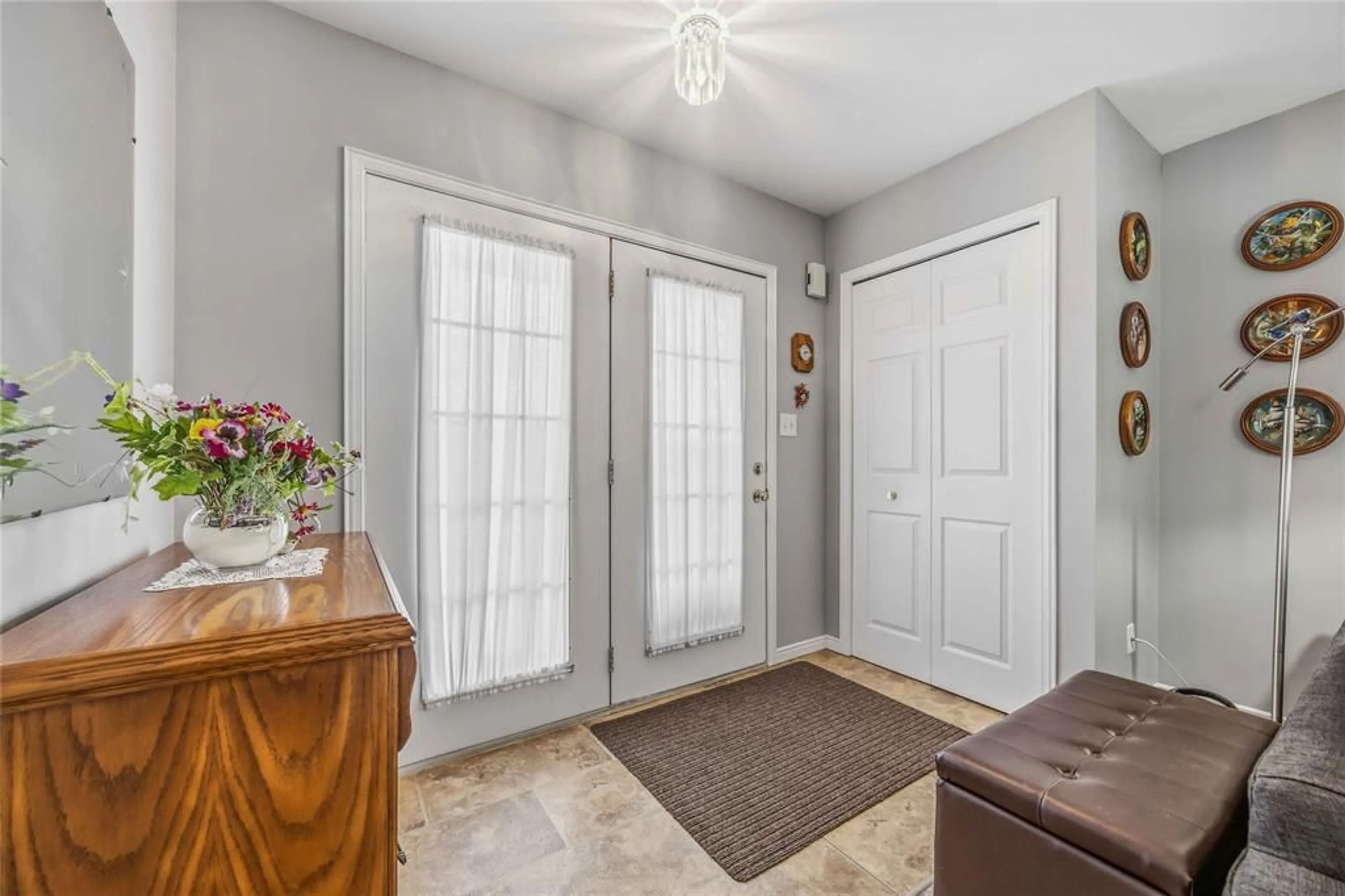 Indoor entryway for 5700 Blackwell Sideroad #259, Sarnia Ontario N7W 1B7